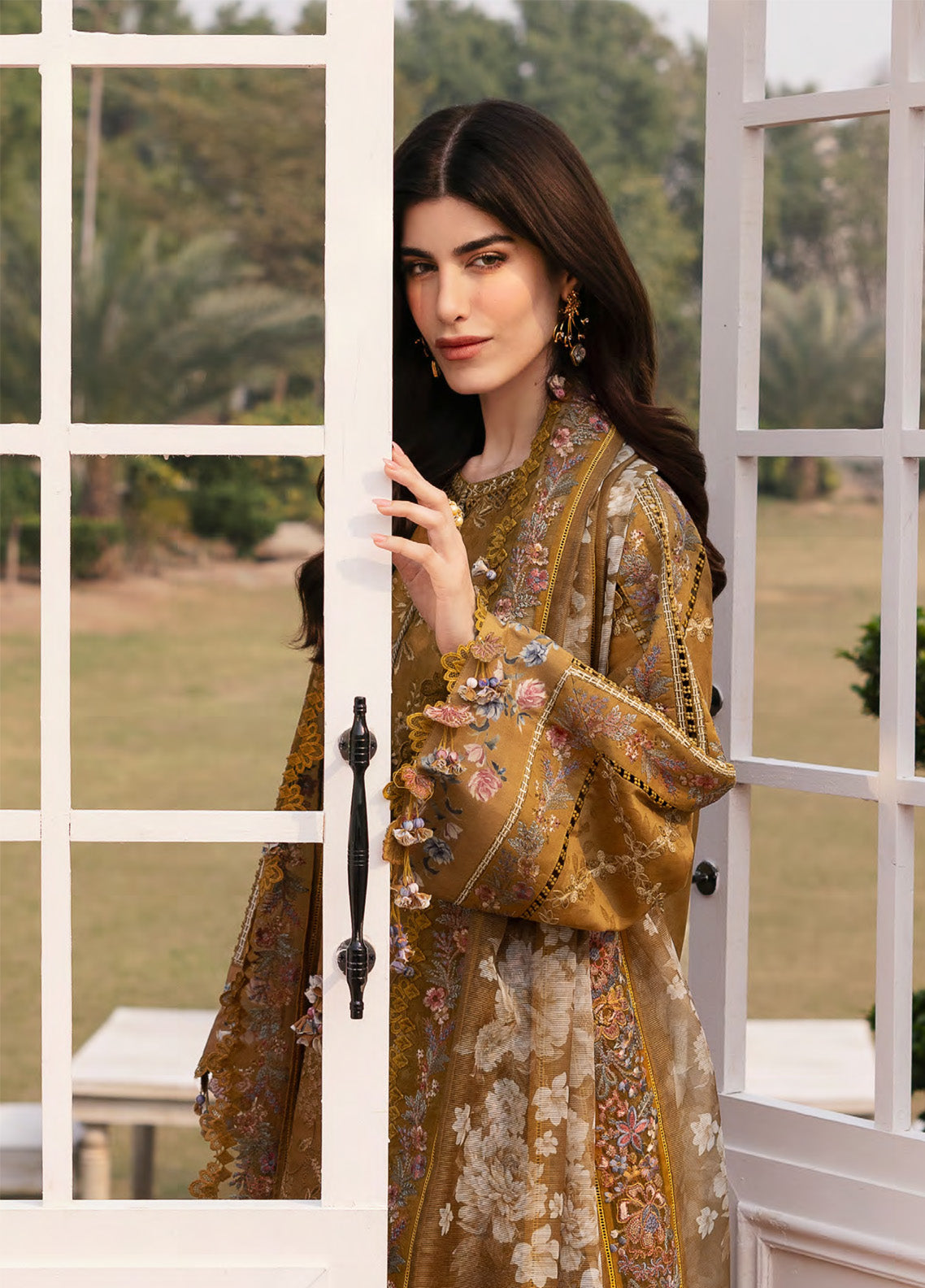 Baroque Embroidered Lawn 3 Piece Unstitched Suit BQ25EL D-03 Baroque Embroidered Lawn 3 Piece Unstitched Suit BQ25EL D-03