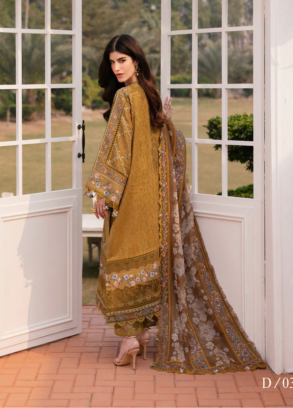 Baroque Embroidered Lawn 3 Piece Unstitched Suit BQ25EL D-03 Baroque Embroidered Lawn 3 Piece Unstitched Suit BQ25EL D-03