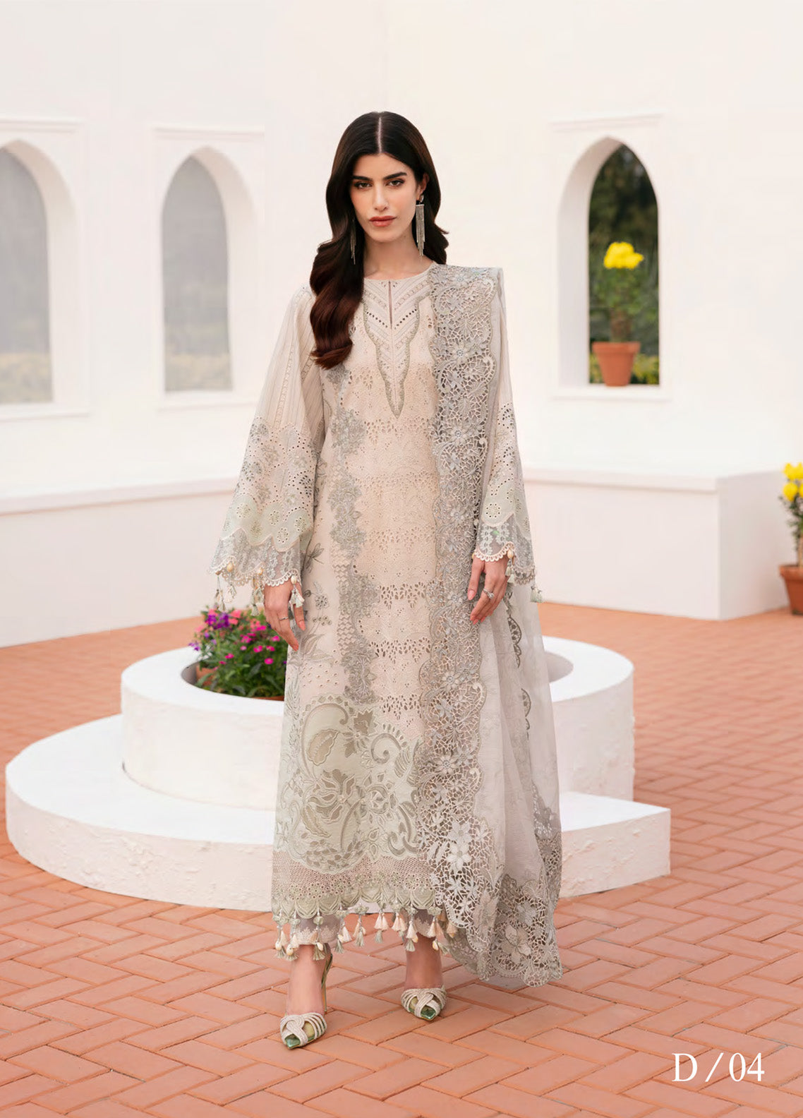 Baroque Embroidered Lawn 3 Piece Unstitched Suit BQ25EL D-04 Baroque Embroidered Lawn 3 Piece Unstitched Suit BQ25EL D-04