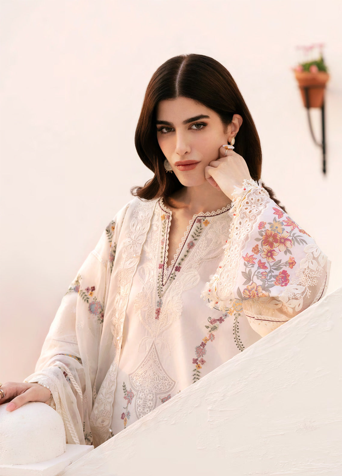 Baroque Embroidered Lawn 3 Piece Unstitched Suit BQ25EL D-06 Baroque Embroidered Lawn 3 Piece Unstitched Suit BQ25EL D-06