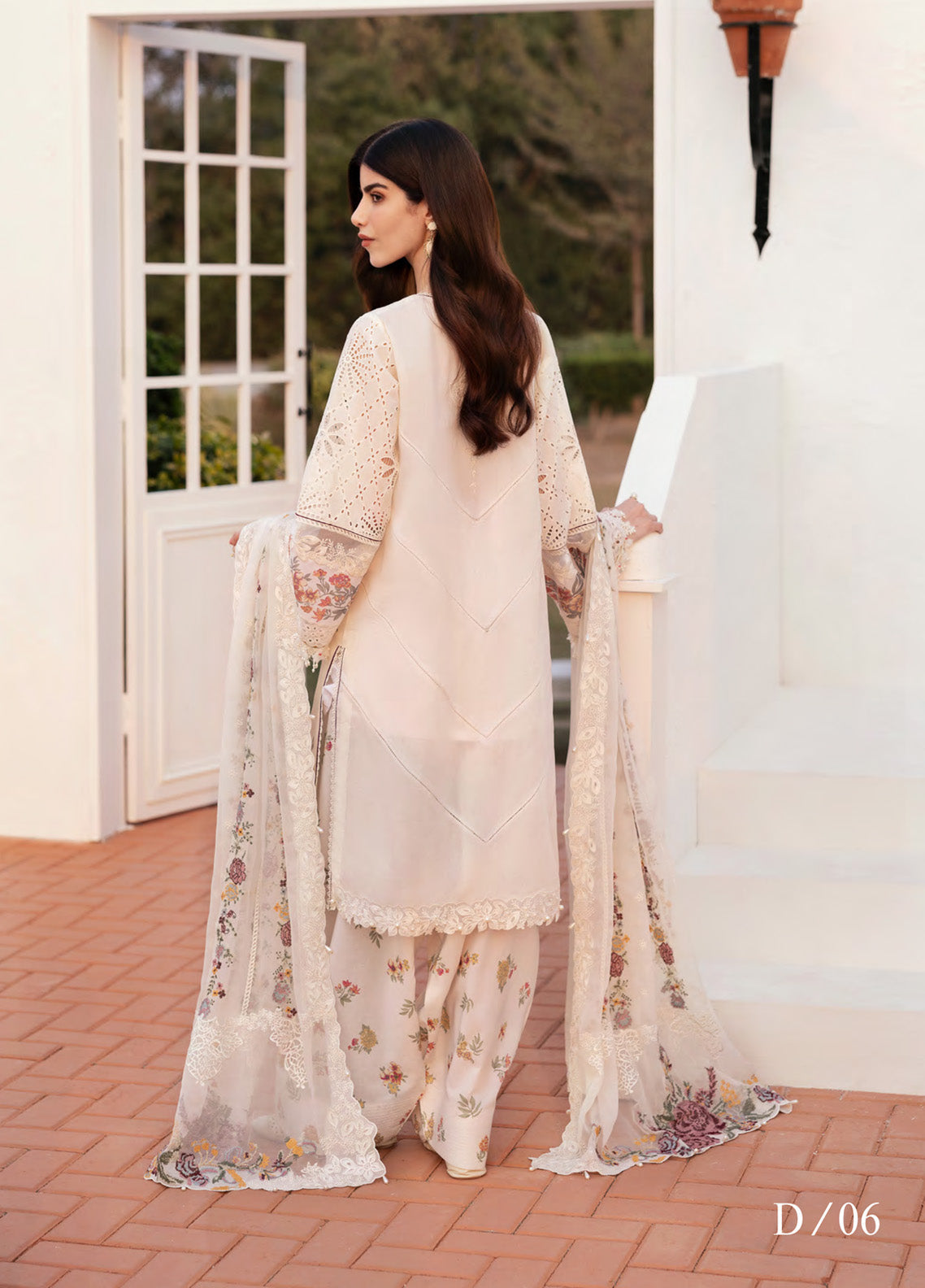 Baroque Embroidered Lawn 3 Piece Unstitched Suit BQ25EL D-06 Baroque Embroidered Lawn 3 Piece Unstitched Suit BQ25EL D-06