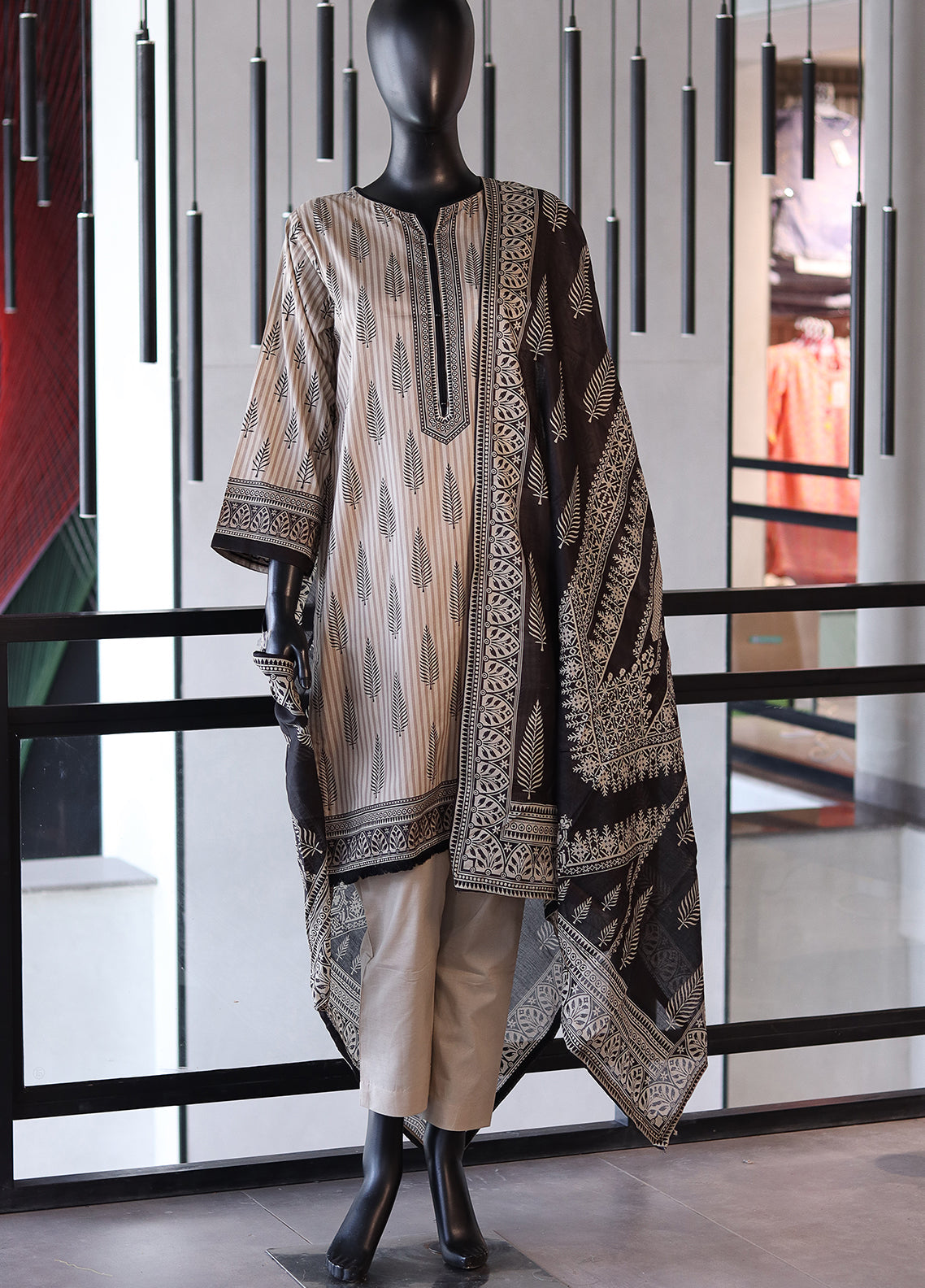 Bin Saeed Digital Printed Lawn 3 Piece Stitched Suit - BS24DPL D-19 Bin Saeed Digital Printed Lawn 3 Piece Stitched Suit - BS24DPL D-19