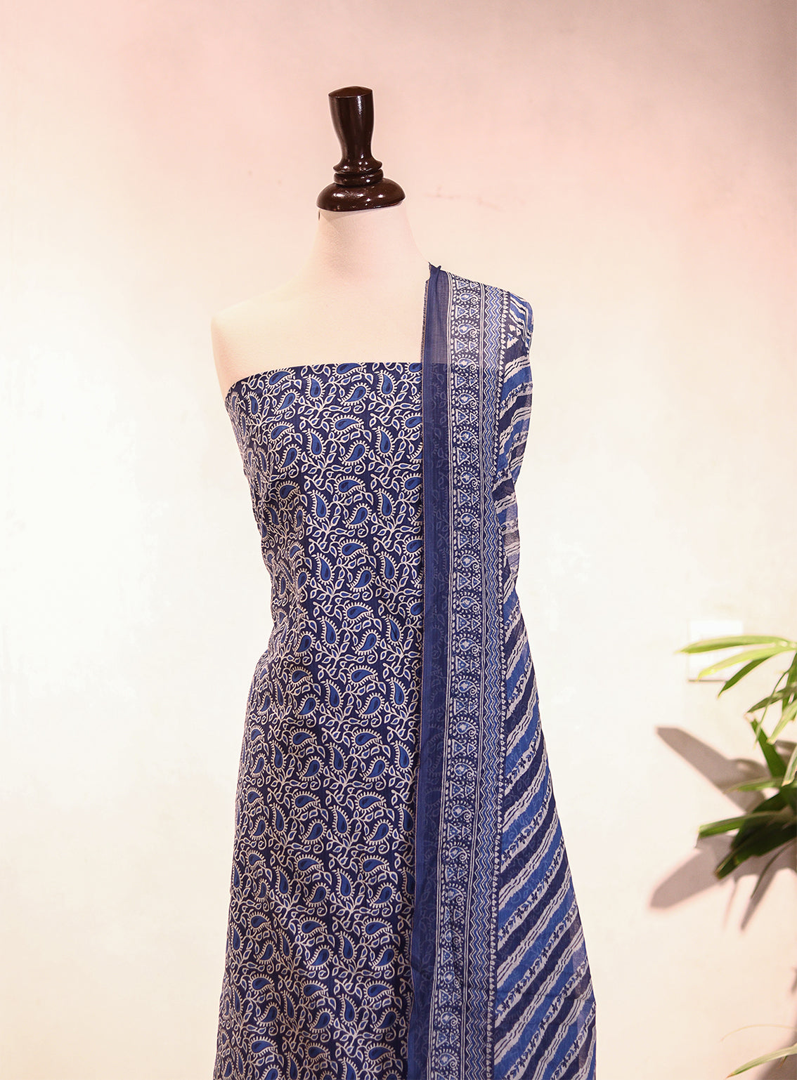 Bin Saeed Digital Printed Lawn 3 Piece Unstitched Suit BS26P D-647 Bin Saeed Digital Printed Lawn 3 Piece Unstitched Suit BS26P D-647