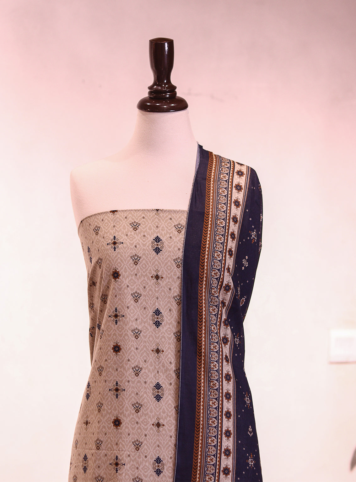 Bin Saeed Digital Printed Lawn 3 Piece Unstitched Suit BS26P D-ALL14 Bin Saeed Digital Printed Lawn 3 Piece Unstitched Suit BS26P D-ALL14