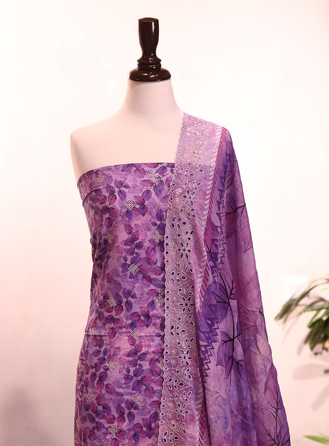 Bin Saeed Embroidered Lawn 3 Piece Unstitched Suit BS25EL D-607 Bin Saeed Embroidered Lawn 3 Piece Unstitched Suit BS25EL D-607