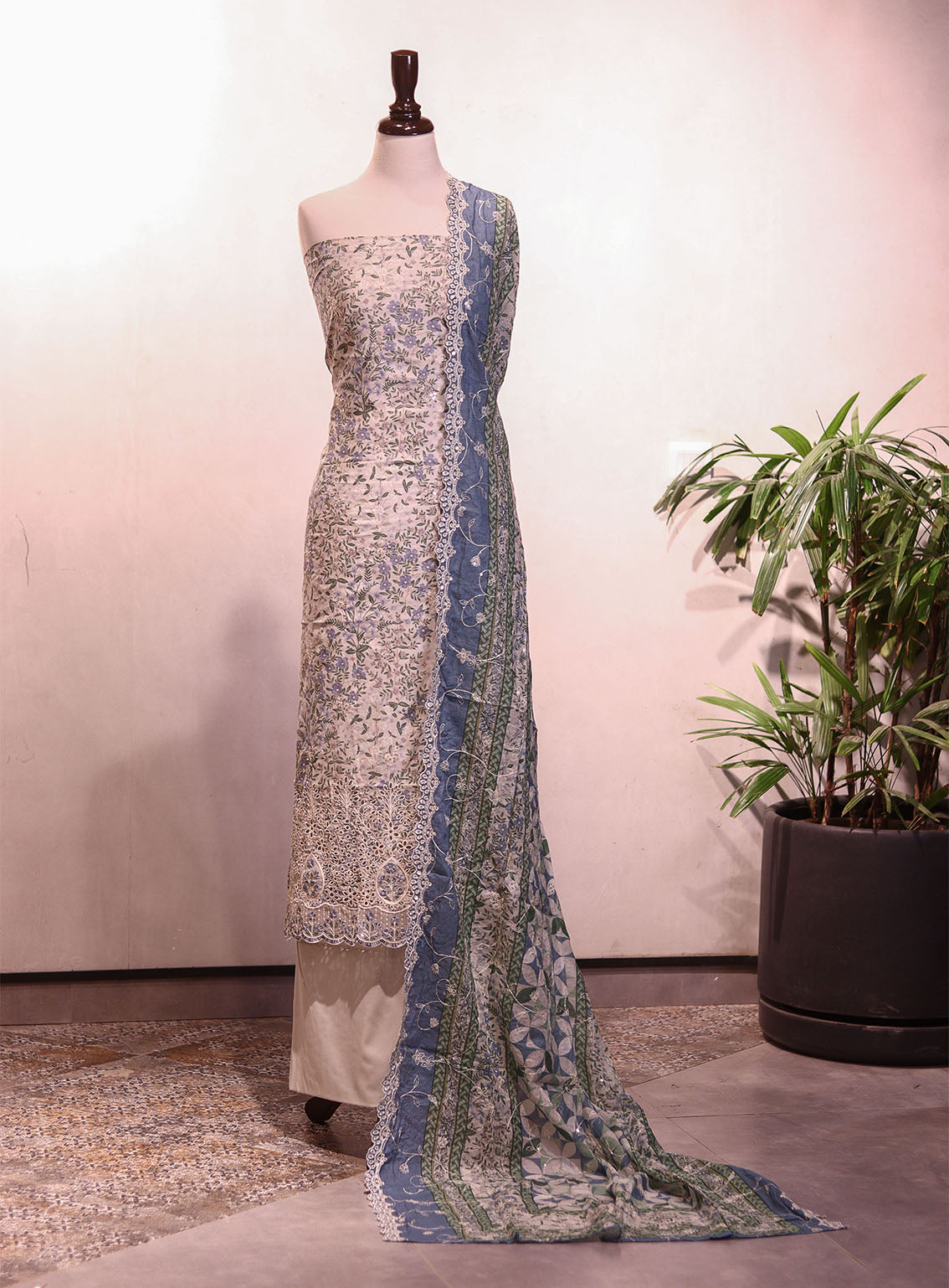 Bin Saeed Embroidered Lawn 3 Piece Unstitched Suit BS25EL D-710 Bin Saeed Embroidered Lawn 3 Piece Unstitched Suit BS25EL D-710