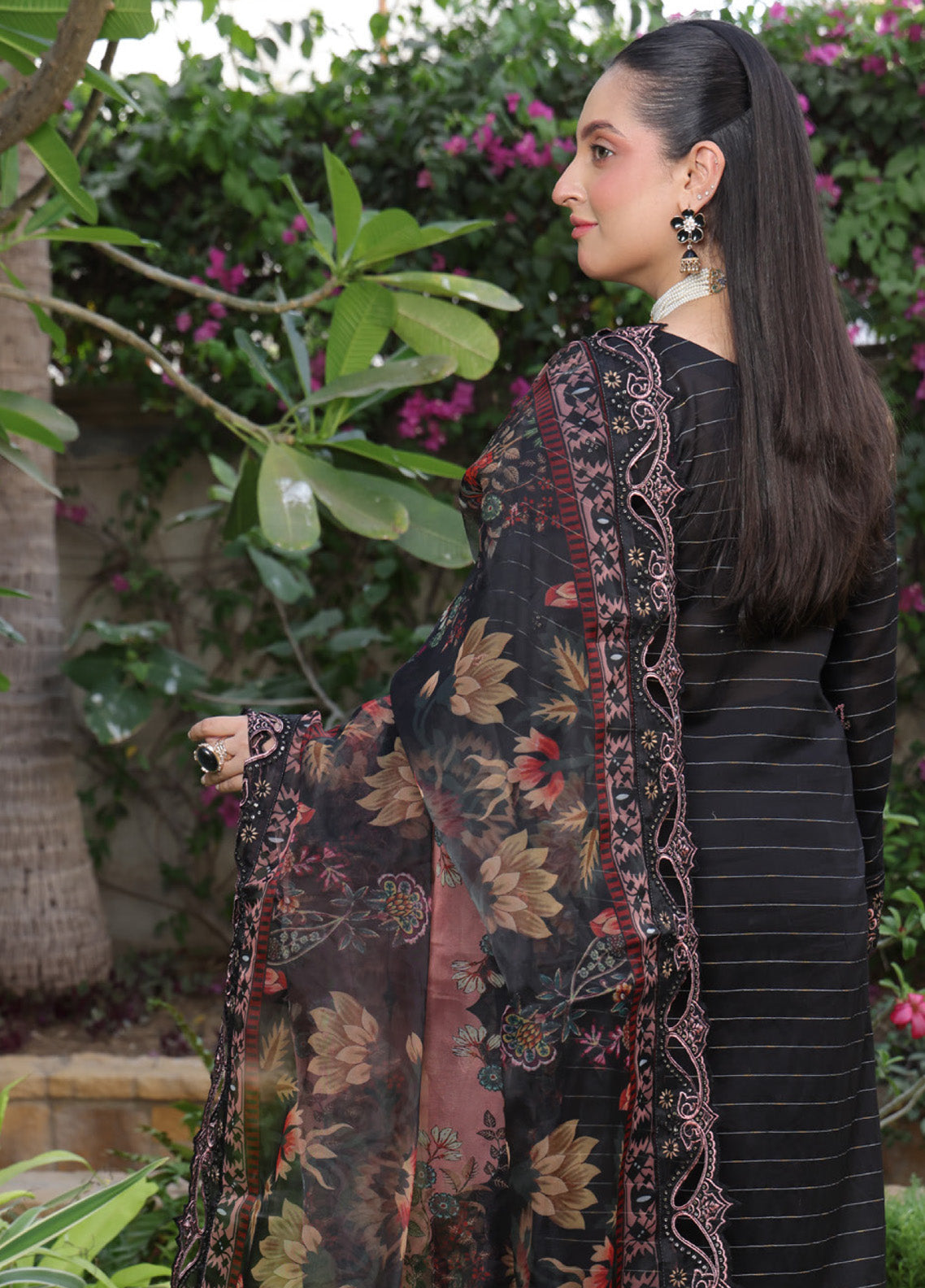 Bunai By Schick Embroidered Doriya Dobby Lawn 3 Piece Unstitched Suit SDH25BV2 DDL-04 Bunai By Schick Embroidered Doriya Dobby Lawn 3 Piece Unstitched Suit SDH25BV2 DDL-04