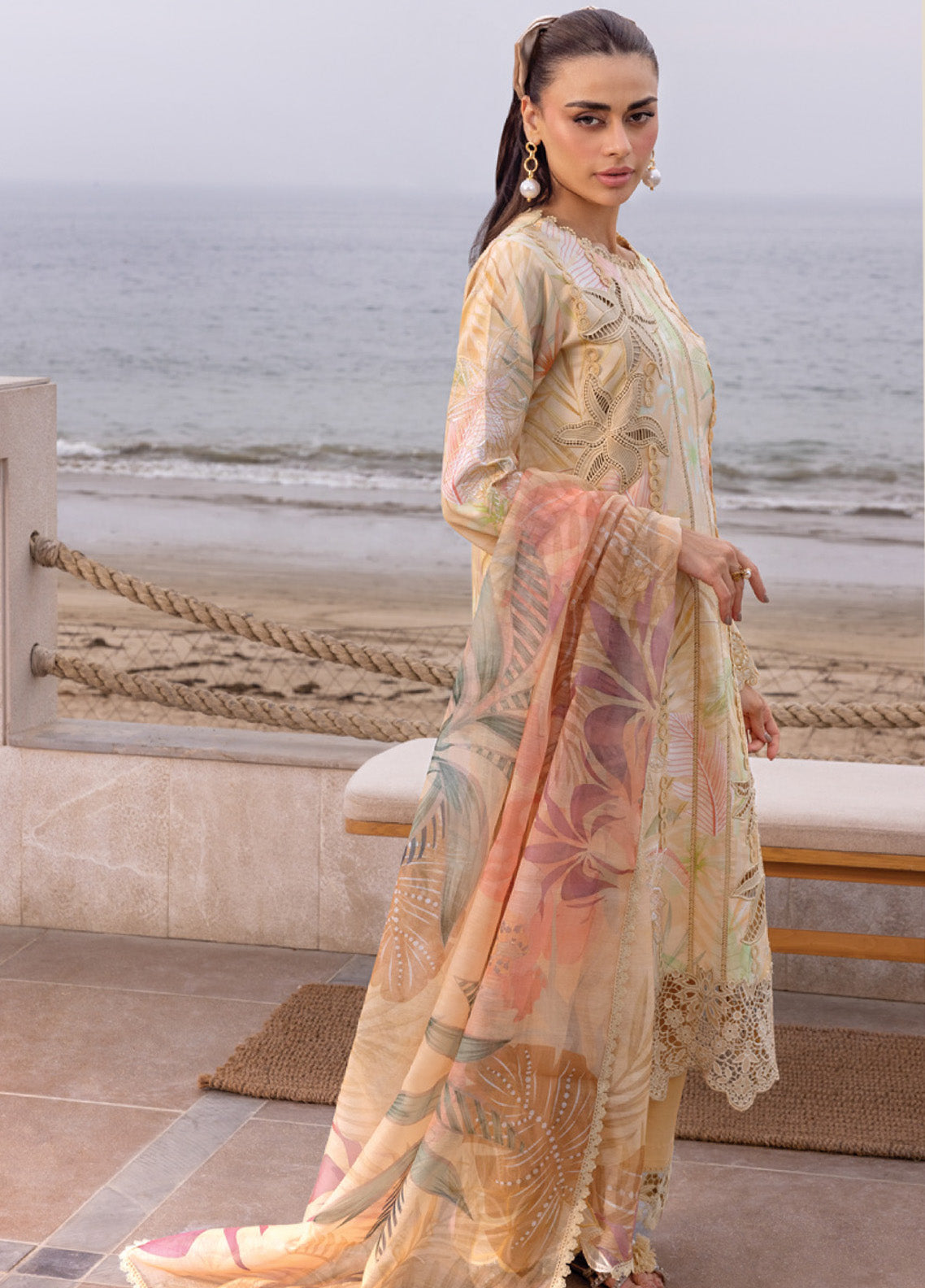 Carnation By Rang Rasiya Embroidered Lawn 3 Piece Unstitched Suit RR25CLFE D-01 EZRA Carnation By Rang Rasiya Embroidered Lawn 3 Piece Unstitched Suit RR25CLFE D-01 EZRA