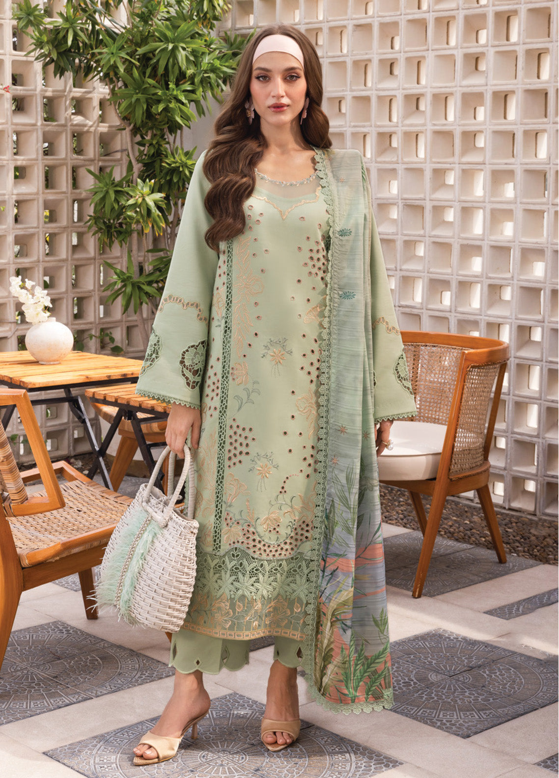Carnation By Rang Rasiya Embroidered Lawn 3 Piece Unstitched Suit RR25CLFE D-02 AREHA Carnation By Rang Rasiya Embroidered Lawn 3 Piece Unstitched Suit RR25CLFE D-02 AREHA