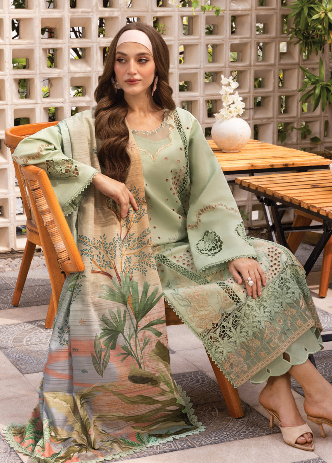 Carnation By Rang Rasiya Embroidered Lawn 3 Piece Unstitched Suit RR25CLFE D-02 AREHA Carnation By Rang Rasiya Embroidered Lawn 3 Piece Unstitched Suit RR25CLFE D-02 AREHA