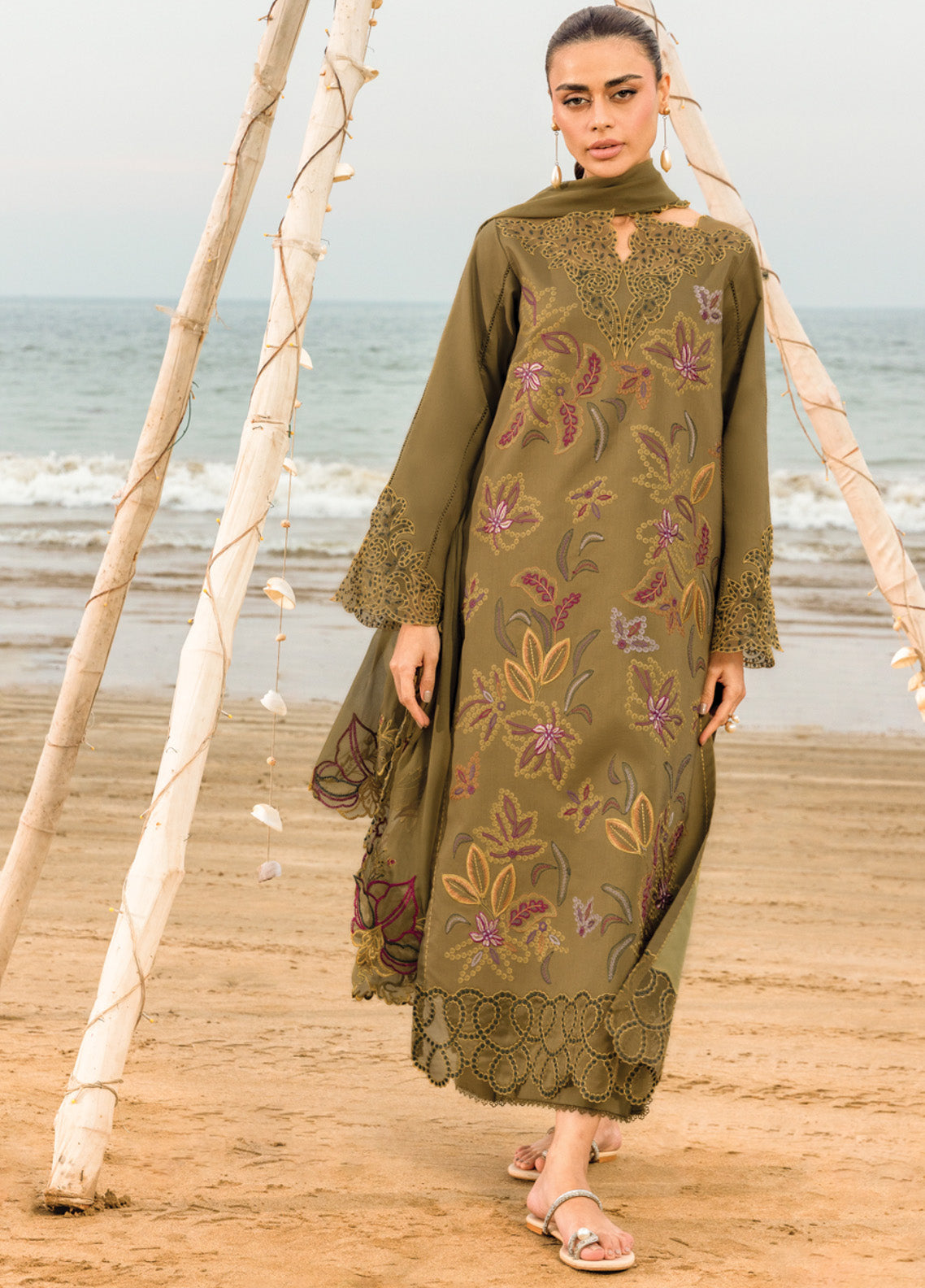 Carnation By Rang Rasiya Embroidered Lawn 3 Piece Unstitched Suit RR25CLFE D-15 LEAH Carnation By Rang Rasiya Embroidered Lawn 3 Piece Unstitched Suit RR25CLFE D-15 LEAH