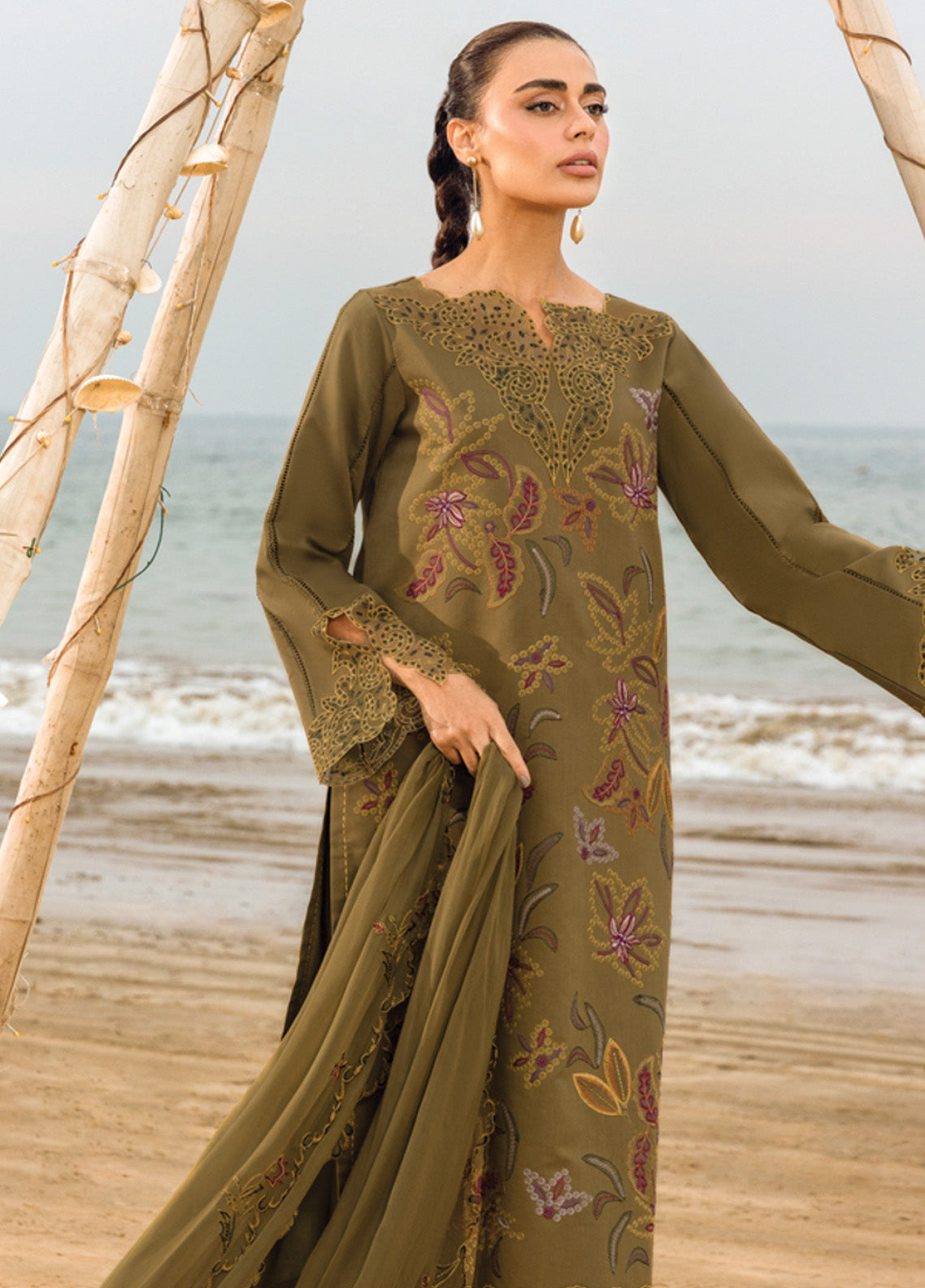 Carnation By Rang Rasiya Embroidered Lawn 3 Piece Unstitched Suit RR25CLFE D-15 LEAH Carnation By Rang Rasiya Embroidered Lawn 3 Piece Unstitched Suit RR25CLFE D-15 LEAH