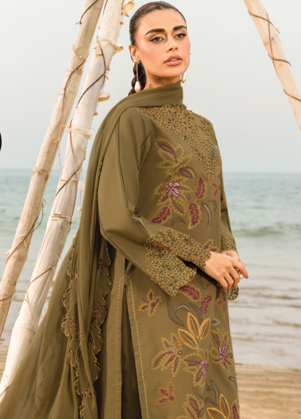 Carnation By Rang Rasiya Embroidered Lawn 3 Piece Unstitched Suit RR25CLFE D-15 LEAH Carnation By Rang Rasiya Embroidered Lawn 3 Piece Unstitched Suit RR25CLFE D-15 LEAH