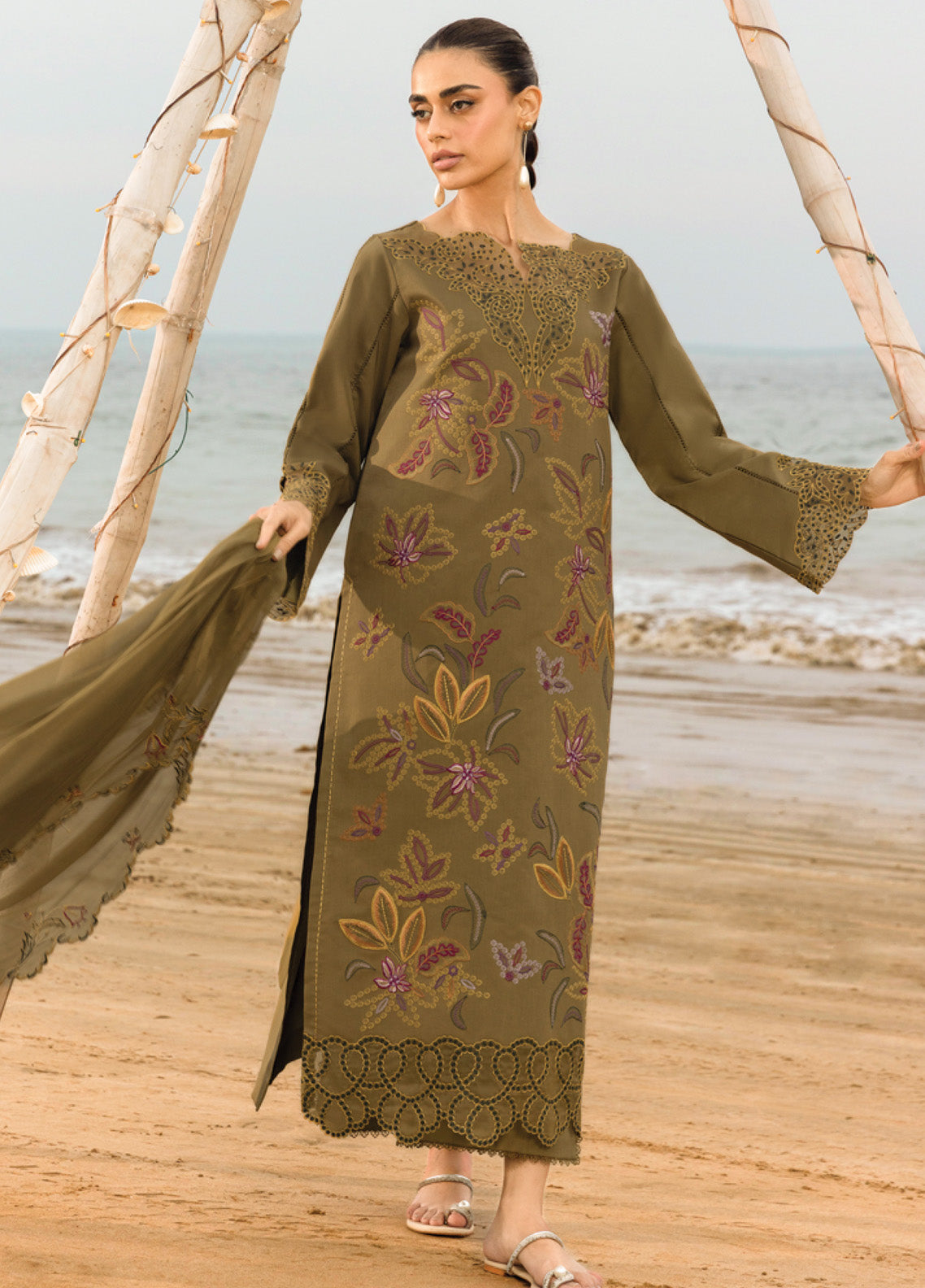 Carnation By Rang Rasiya Embroidered Lawn 3 Piece Unstitched Suit RR25CLFE D-15 LEAH Carnation By Rang Rasiya Embroidered Lawn 3 Piece Unstitched Suit RR25CLFE D-15 LEAH