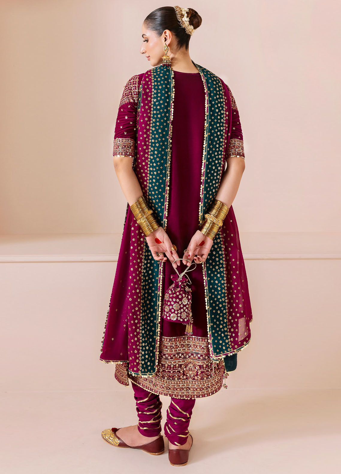 Chandni By Jazmin Embroidered Velvet 3 Piece Unstitched Suit JZ25CLV D-CVF-02 GAUHAR Chandni By Jazmin Embroidered Velvet 3 Piece Unstitched Suit JZ25CLV D-CVF-02 GAUHAR