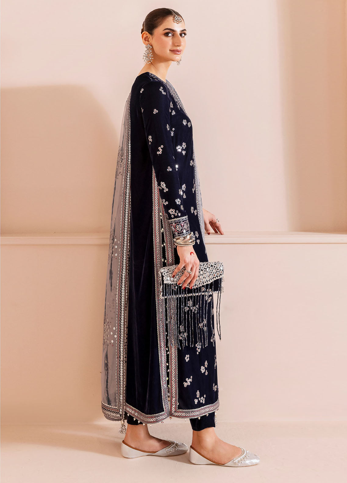 Chandni By Jazmin Embroidered Velvet 3 Piece Unstitched Suit JZ25CLV D-CVF-03 CHAAND Chandni By Jazmin Embroidered Velvet 3 Piece Unstitched Suit JZ25CLV D-CVF-03 CHAAND