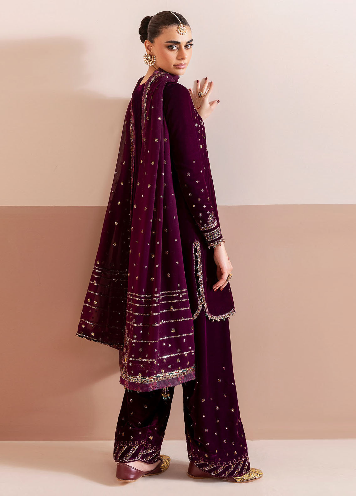 Chandni By Jazmin Embroidered Velvet 3 Piece Unstitched Suit JZ25CLV D-CVF-05 ROSHANEH Chandni By Jazmin Embroidered Velvet 3 Piece Unstitched Suit JZ25CLV D-CVF-05 ROSHANEH