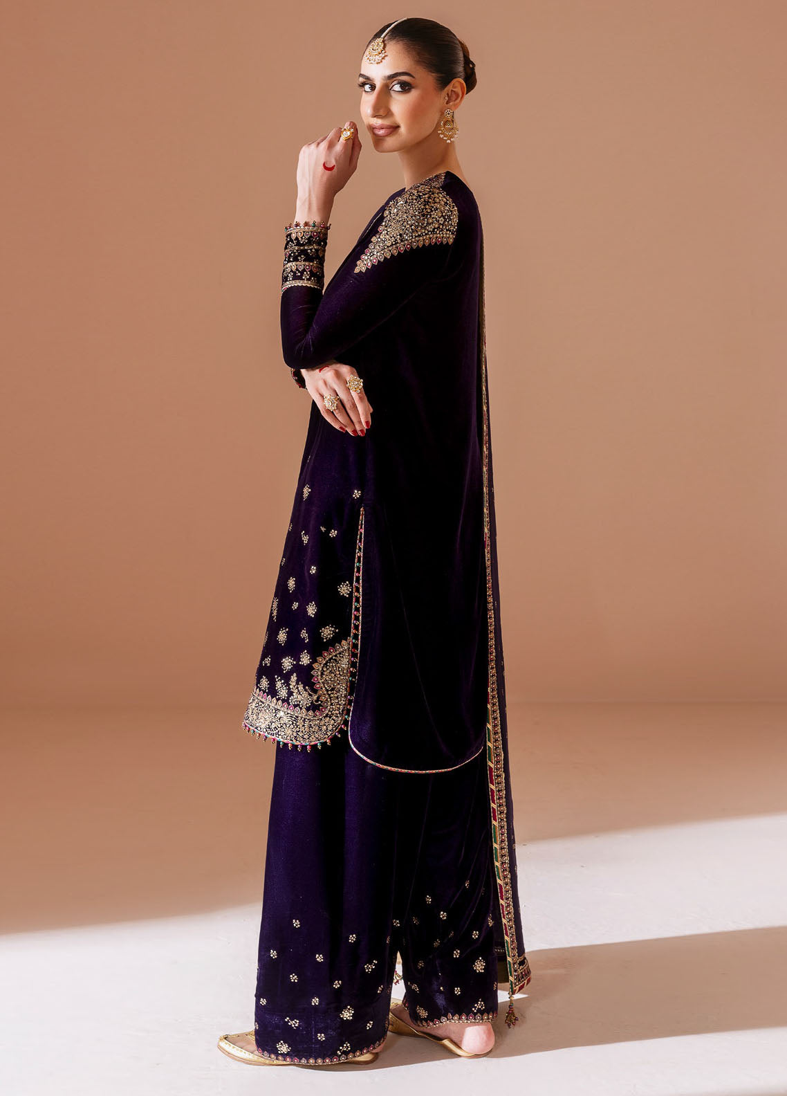 Chandni By Jazmin Embroidered Velvet 3 Piece Unstitched Suit JZ25CLV D-CVF-08 NILOFER Chandni By Jazmin Embroidered Velvet 3 Piece Unstitched Suit JZ25CLV D-CVF-08 NILOFER