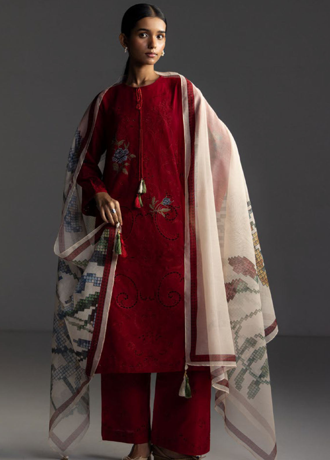 Coco By Zara Shahjahan Embrodiered Lawn 3 Piece Unstitched Suit CZS26CLD1 D-10A SUNE Coco By Zara Shahjahan Embrodiered Lawn 3 Piece Unstitched Suit CZS26CLD1 D-10A SUNE