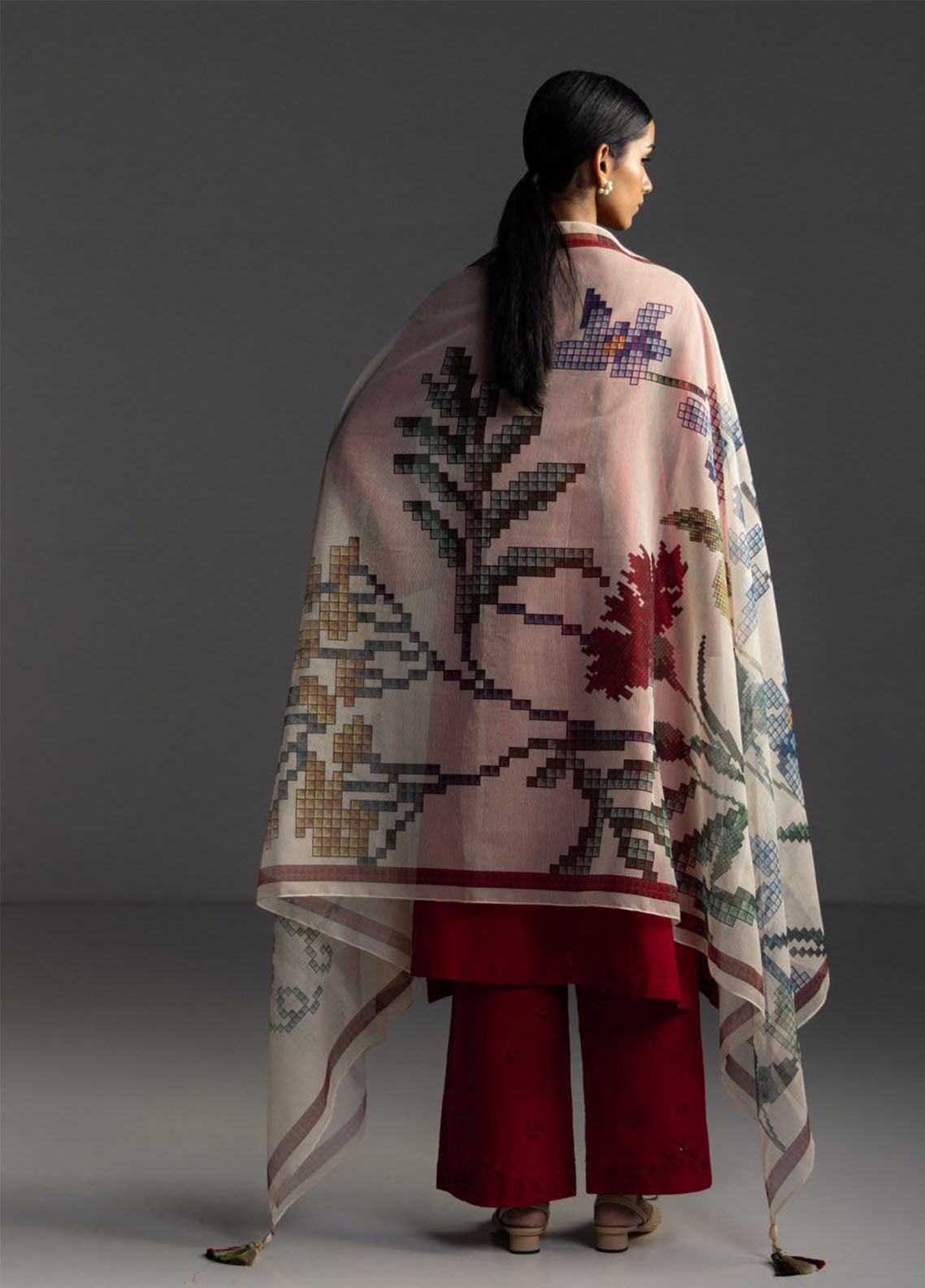 Coco By Zara Shahjahan Embrodiered Lawn 3 Piece Unstitched Suit CZS26CLD1 D-10A SUNE Coco By Zara Shahjahan Embrodiered Lawn 3 Piece Unstitched Suit CZS26CLD1 D-10A SUNE