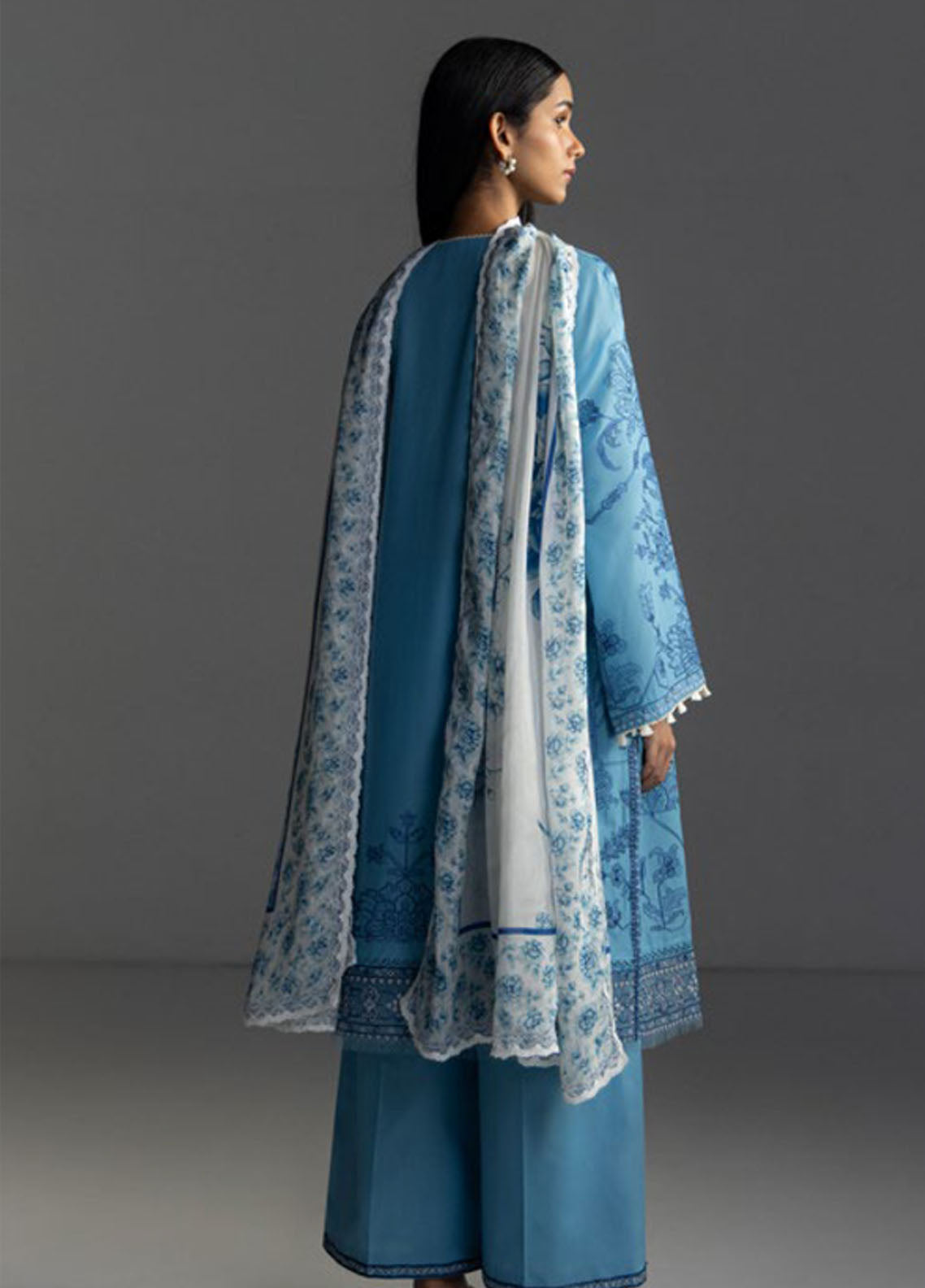 Coco By Zara Shahjahan Embrodiered Lawn 3 Piece Unstitched Suit CZS26CLD1 D-3A AVIONA Coco By Zara Shahjahan Embrodiered Lawn 3 Piece Unstitched Suit CZS26CLD1 D-3A AVIONA