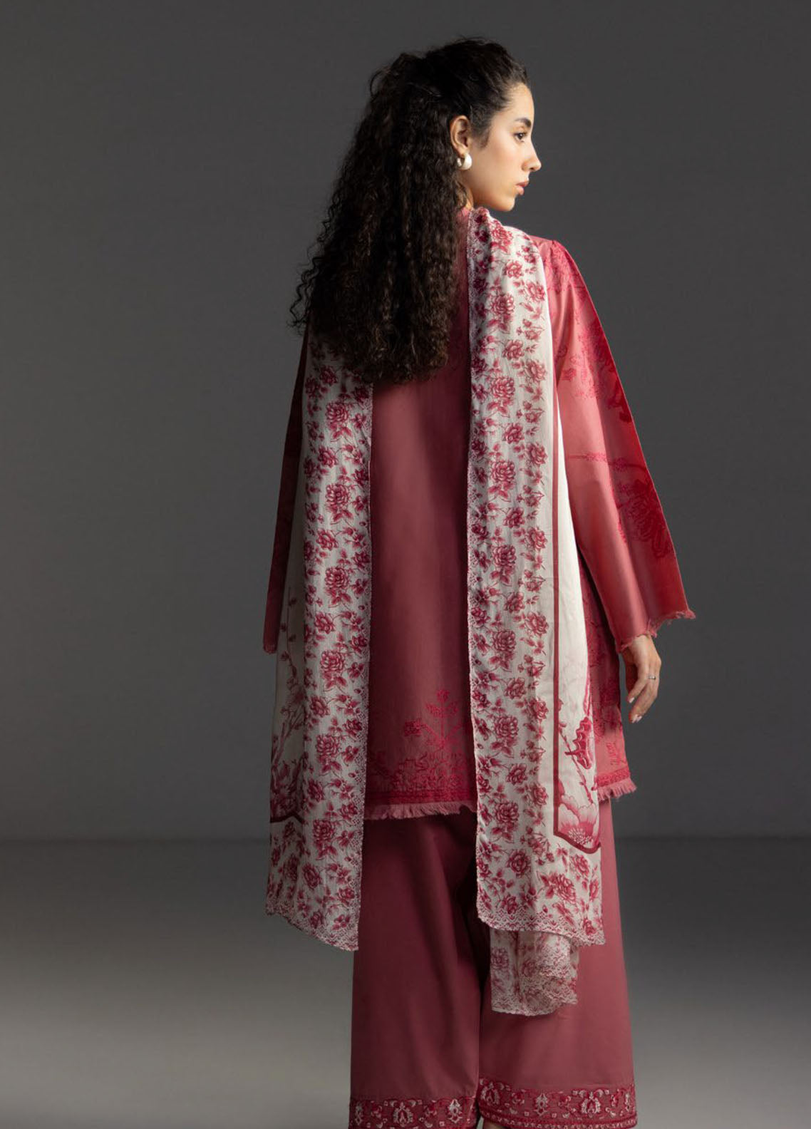 Coco By Zara Shahjahan Embrodiered Lawn 3 Piece Unstitched Suit CZS26CLD1 D-3B AVIONA Coco By Zara Shahjahan Embrodiered Lawn 3 Piece Unstitched Suit CZS26CLD1 D-3B AVIONA