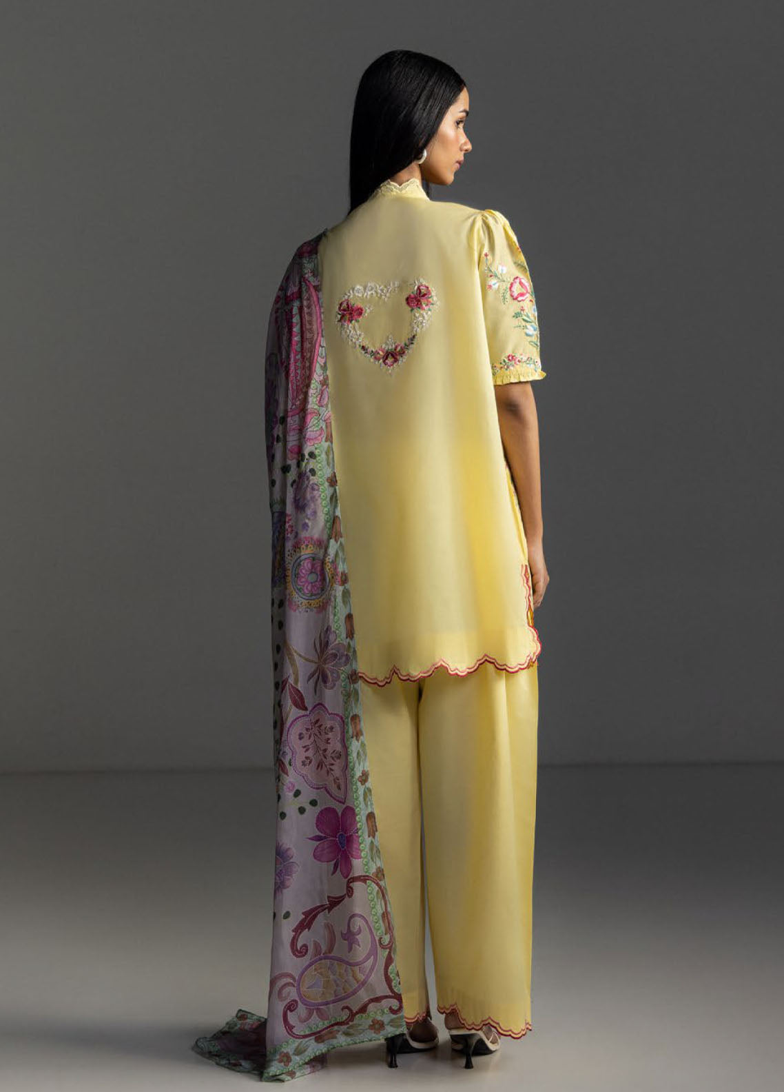 Coco By Zara Shahjahan Embrodiered Lawn 3 Piece Unstitched Suit CZS26CLD1 D-5B SEREN Coco By Zara Shahjahan Embrodiered Lawn 3 Piece Unstitched Suit CZS26CLD1 D-5B SEREN