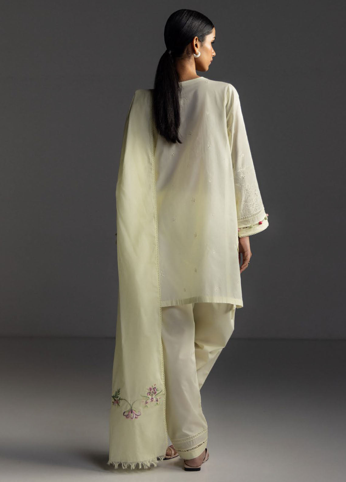 Coco By Zara Shahjahan Embrodiered Lawn 3 Piece Unstitched Suit CZS26CLD1 D-8B LIORA Coco By Zara Shahjahan Embrodiered Lawn 3 Piece Unstitched Suit CZS26CLD1 D-8B LIORA