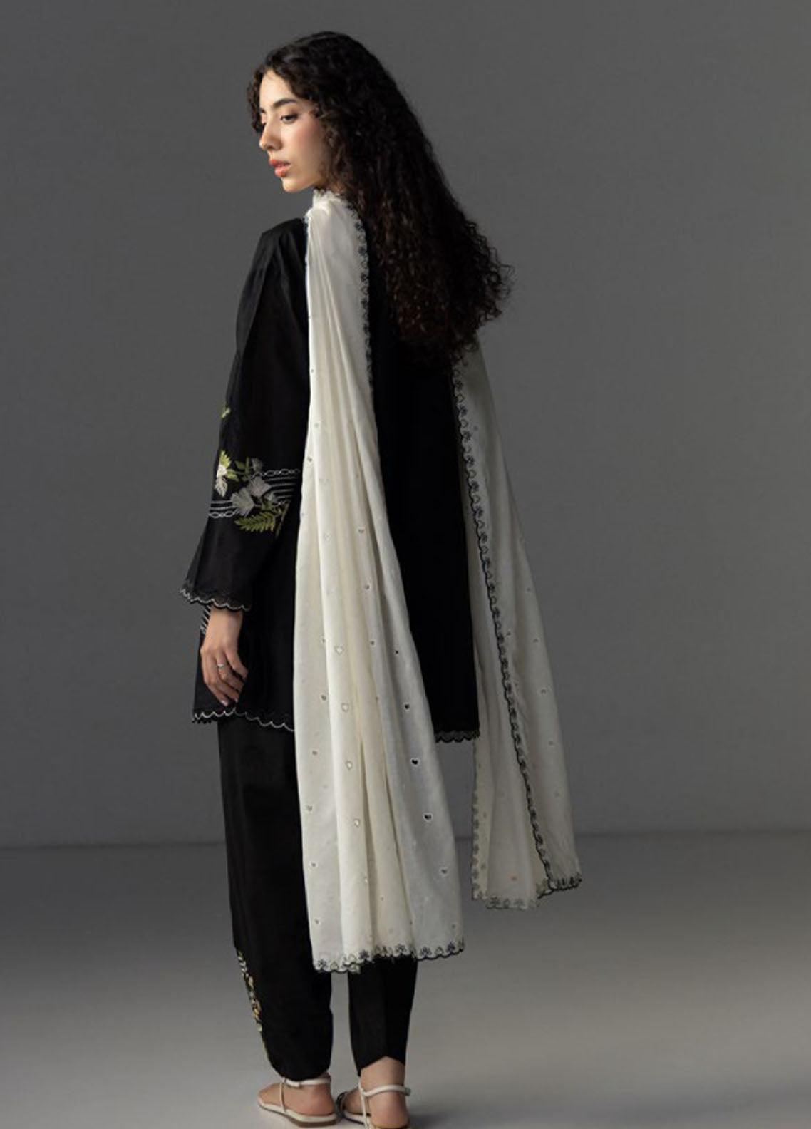 Coco By Zara Shahjahan Embrodiered Lawn 3 Piece Unstitched Suit CZS26CLD1 D-9A EVIA Coco By Zara Shahjahan Embrodiered Lawn 3 Piece Unstitched Suit CZS26CLD1 D-9A EVIA