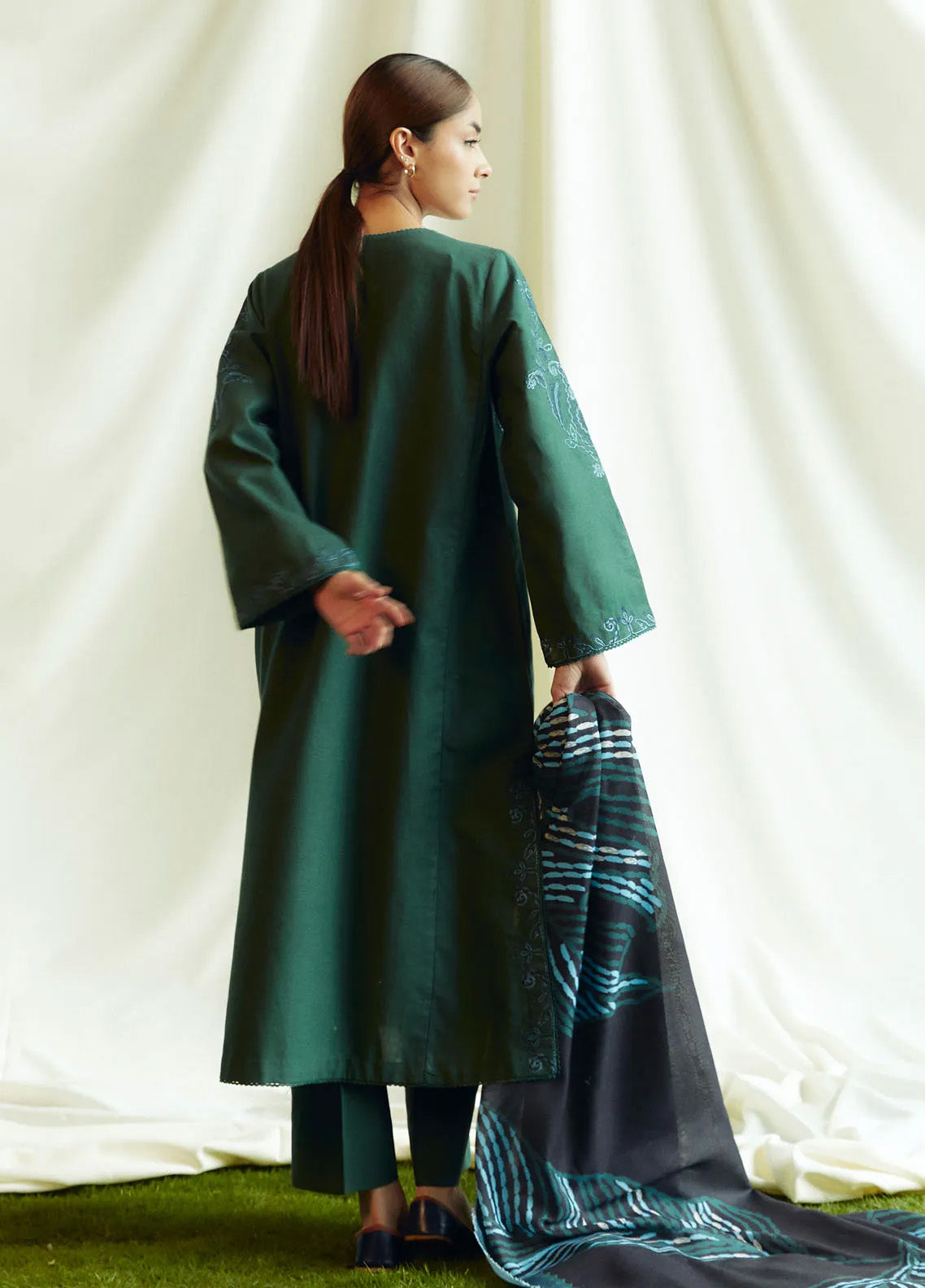 Coco By Zara Shahjahan Embroidered Khaddar 3 Piece Unstitched Suit CZS24W D5B PERIDOT Coco By Zara Shahjahan Embroidered Khaddar 3 Piece Unstitched Suit CZS24W D5B PERIDOT