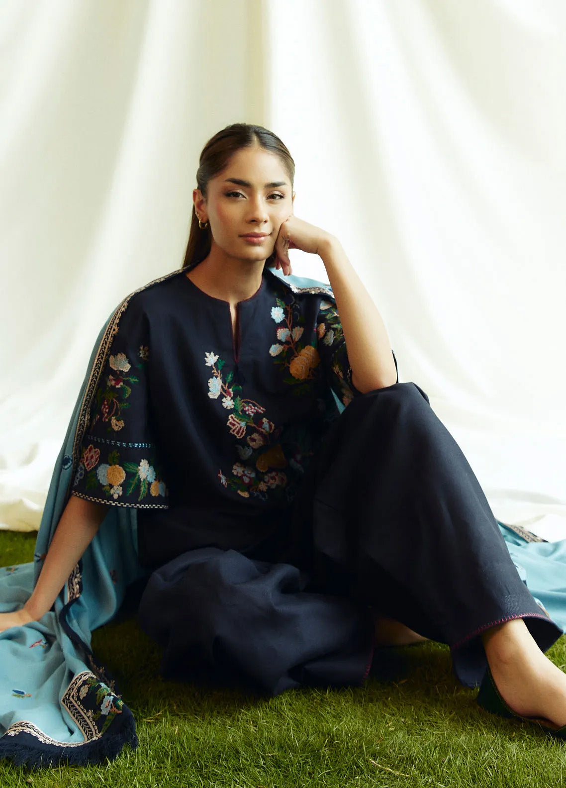 Coco By Zara Shahjahan Embroidered Khaddar 3 Piece Unstitched Suit CZS24W D7B ONYX Coco By Zara Shahjahan Embroidered Khaddar 3 Piece Unstitched Suit CZS24W D7B ONYX