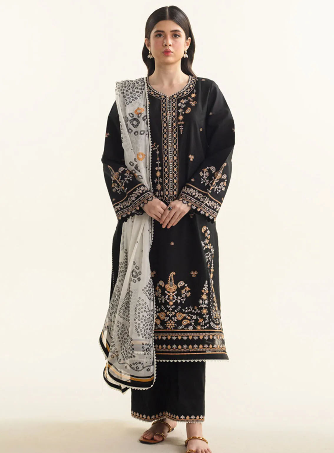 Coco By Zara Shahjahan Embroidered Lawn 3 Piece Unstitched Suit CZS24L2 7B ARELA Coco By Zara Shahjahan Embroidered Lawn 3 Piece Unstitched Suit CZS24L2 7B ARELA