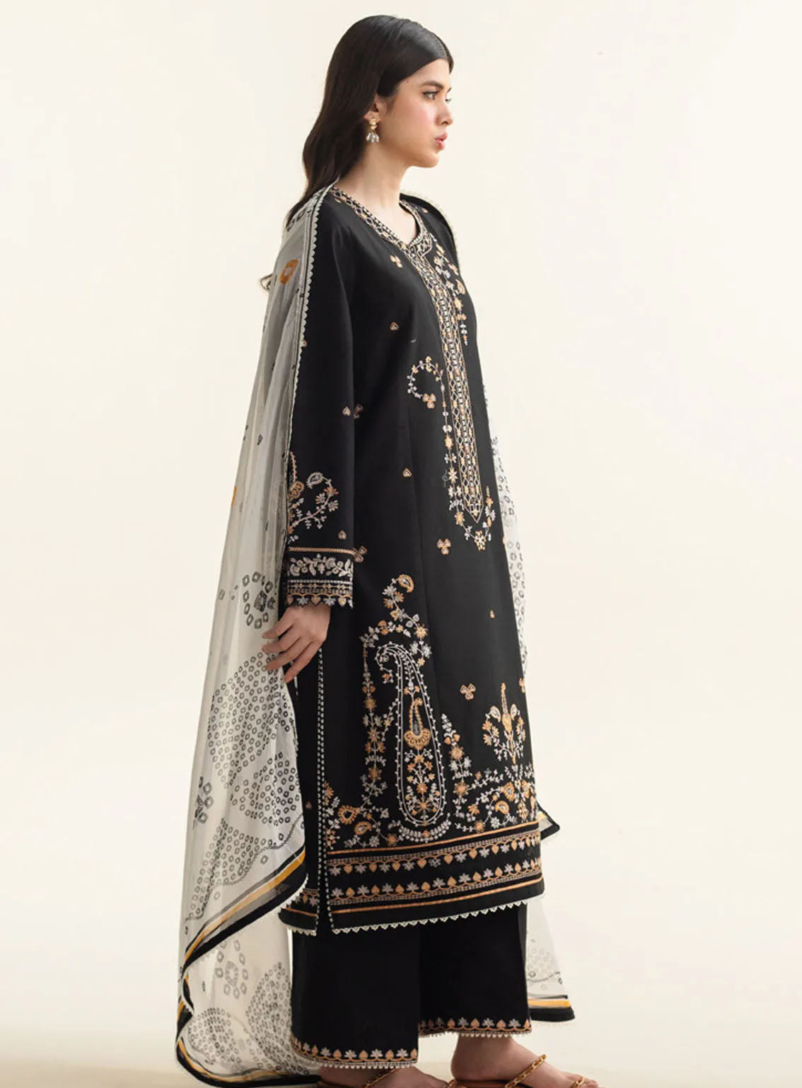 Coco By Zara Shahjahan Embroidered Lawn 3 Piece Unstitched Suit CZS24L2 7B ARELA Coco By Zara Shahjahan Embroidered Lawn 3 Piece Unstitched Suit CZS24L2 7B ARELA