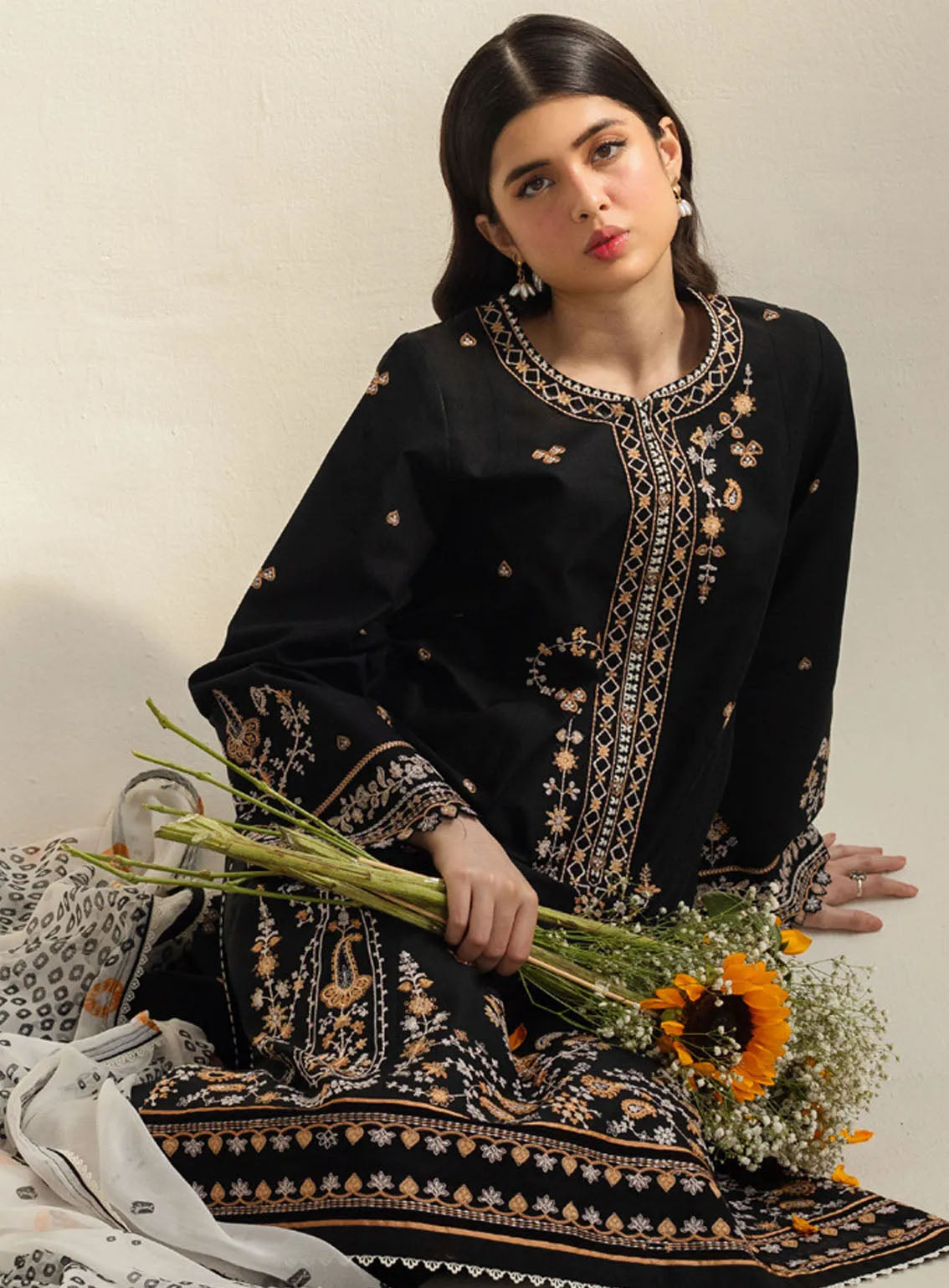 Coco By Zara Shahjahan Embroidered Lawn 3 Piece Unstitched Suit CZS24L2 7B ARELA Coco By Zara Shahjahan Embroidered Lawn 3 Piece Unstitched Suit CZS24L2 7B ARELA