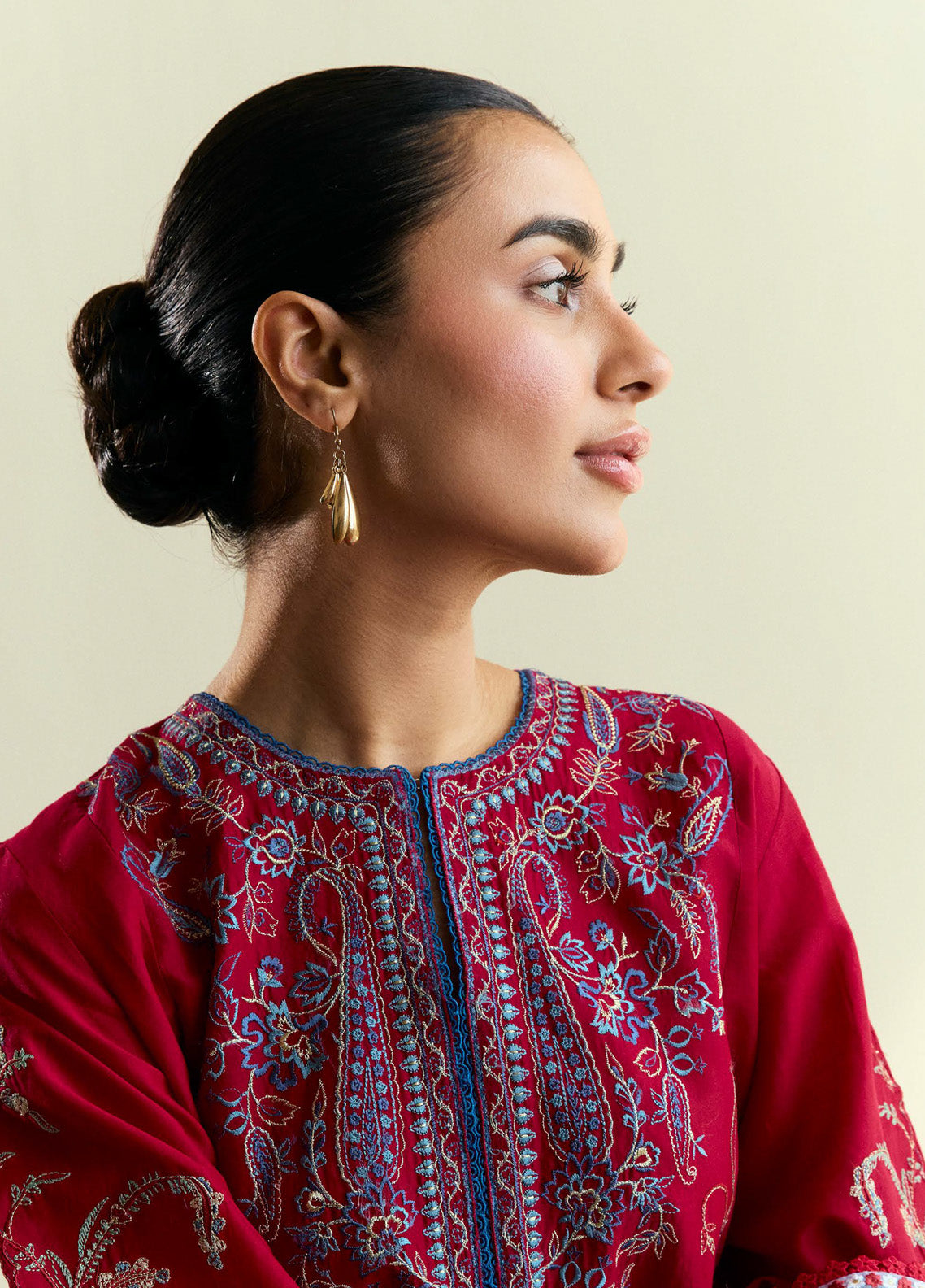 Coco By Zara Shahjahan Embroidered Lawn 3 Piece Unstitched Suit CZS25EE D-01 OPAL Coco By Zara Shahjahan Embroidered Lawn 3 Piece Unstitched Suit CZS25EE D-01 OPAL