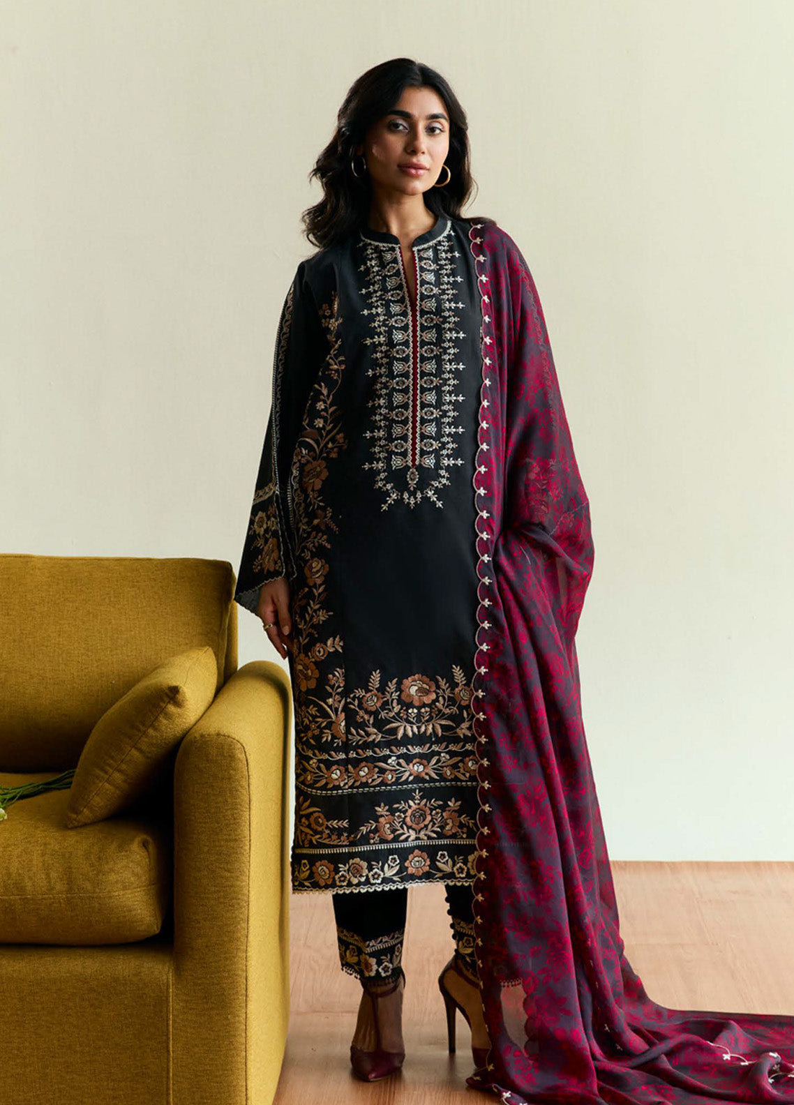 Coco By Zara Shahjahan Embroidered Lawn 3 Piece Unstitched Suit CZS25EE D-02 VELOUR Coco By Zara Shahjahan Embroidered Lawn 3 Piece Unstitched Suit CZS25EE D-02 VELOUR