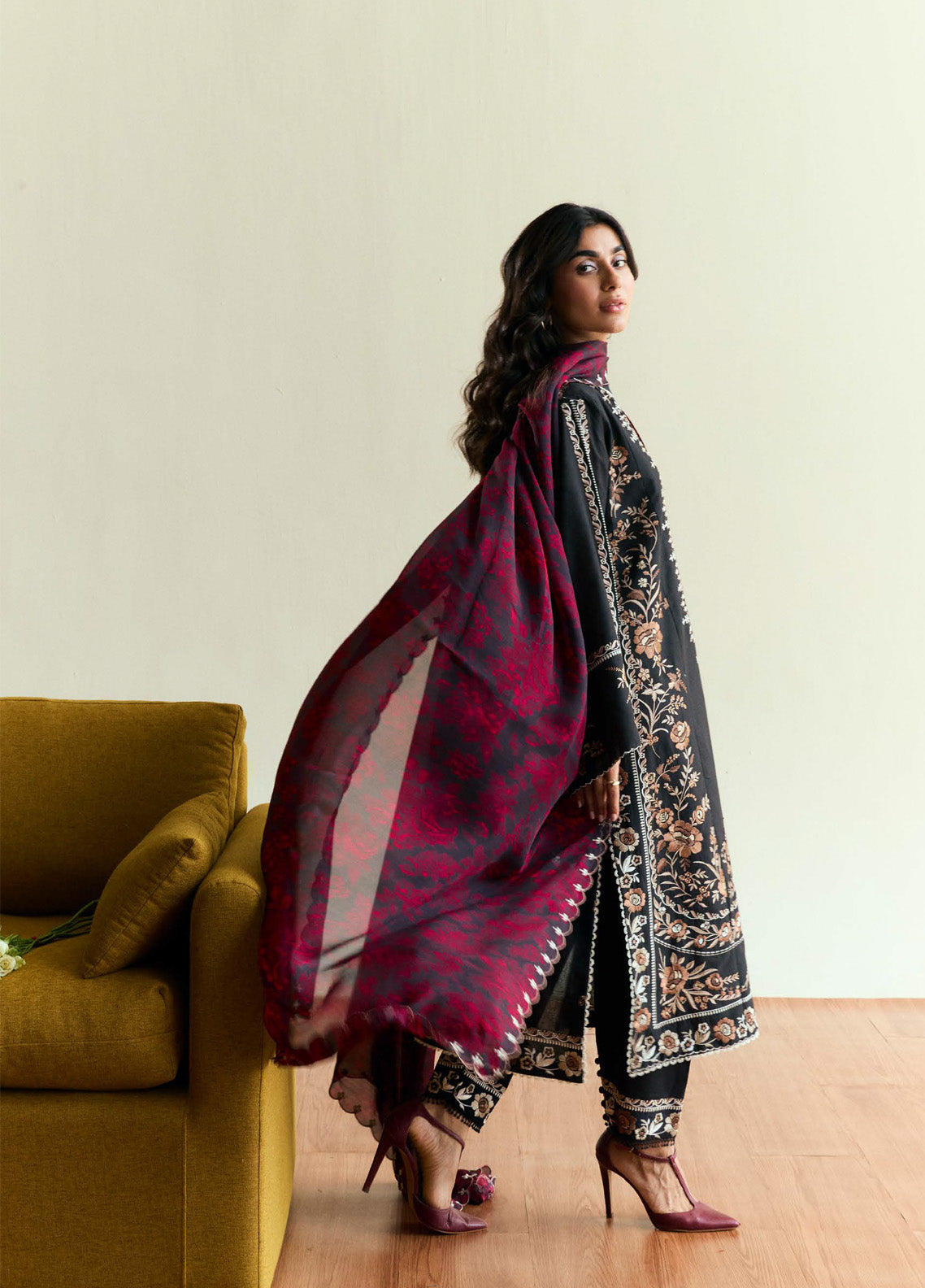 Coco By Zara Shahjahan Embroidered Lawn 3 Piece Unstitched Suit CZS25EE D-02 VELOUR Coco By Zara Shahjahan Embroidered Lawn 3 Piece Unstitched Suit CZS25EE D-02 VELOUR