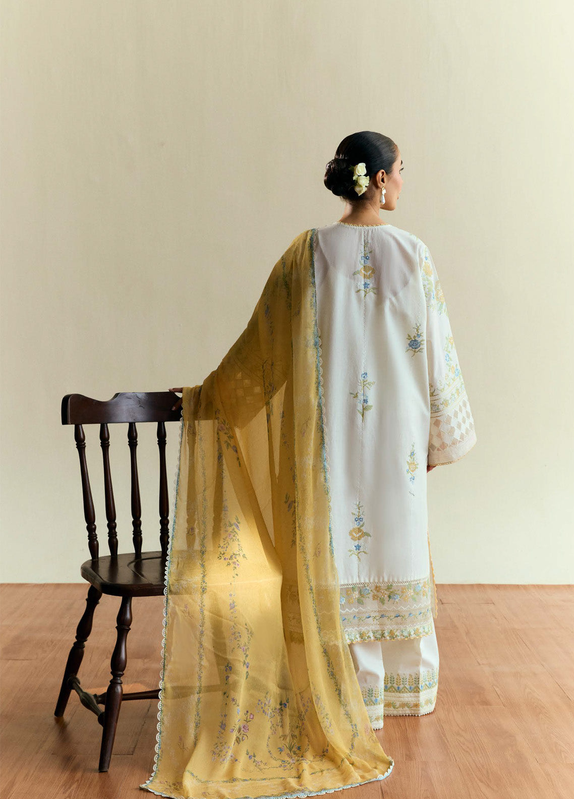 Coco By Zara Shahjahan Embroidered Lawn 3 Piece Unstitched Suit CZS25EE D-03 SOLACE Coco By Zara Shahjahan Embroidered Lawn 3 Piece Unstitched Suit CZS25EE D-03 SOLACE