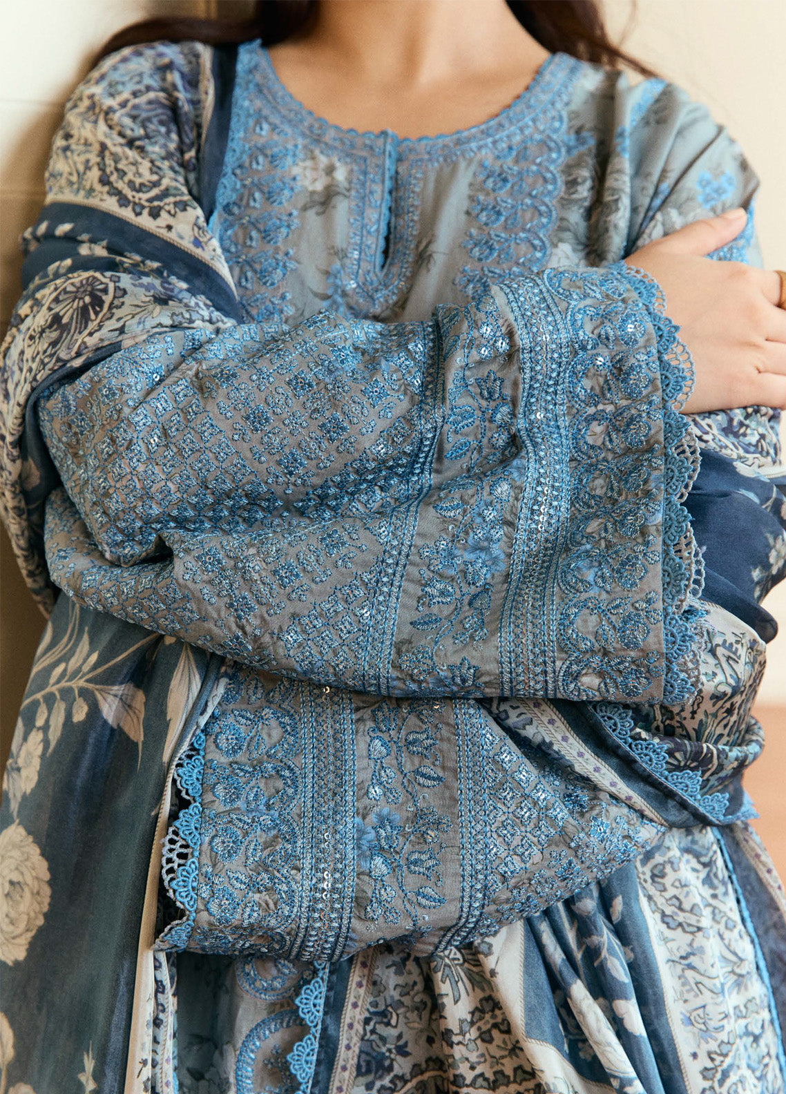 Coco By Zara Shahjahan Embroidered Lawn 3 Piece Unstitched Suit CZS25EE D-06 FLEURON Coco By Zara Shahjahan Embroidered Lawn 3 Piece Unstitched Suit CZS25EE D-06 FLEURON