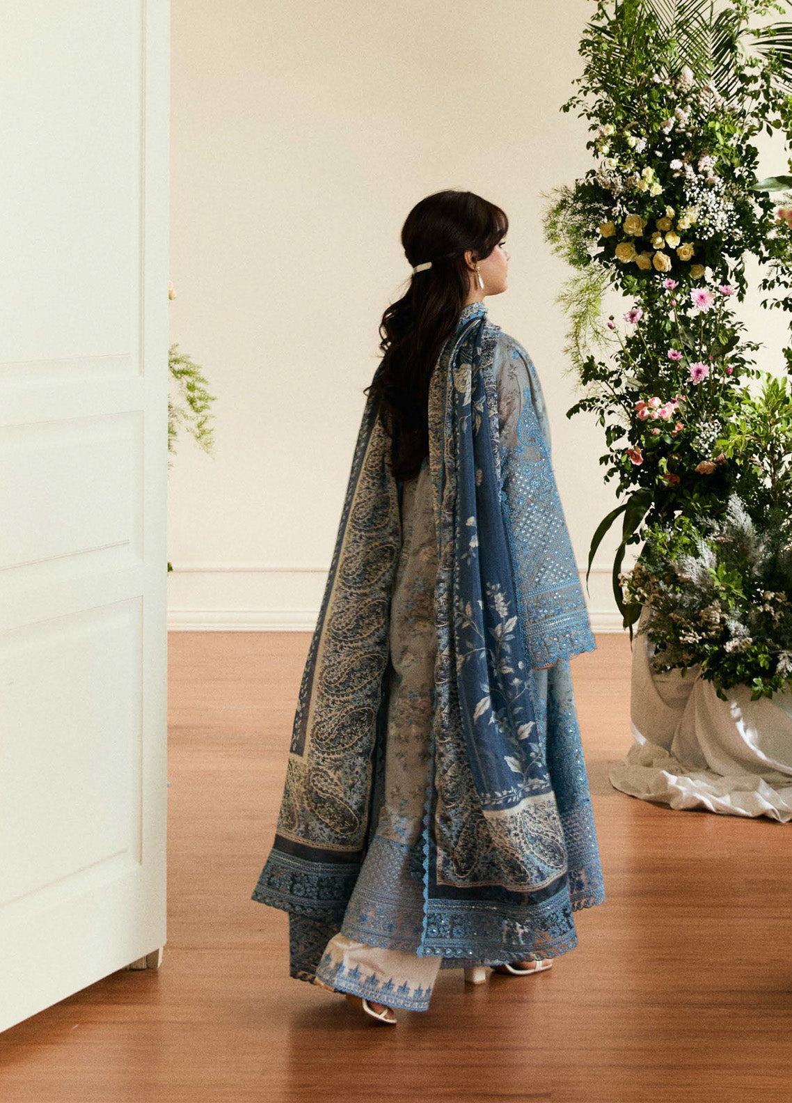 Coco By Zara Shahjahan Embroidered Lawn 3 Piece Unstitched Suit CZS25EE D-06 FLEURON Coco By Zara Shahjahan Embroidered Lawn 3 Piece Unstitched Suit CZS25EE D-06 FLEURON