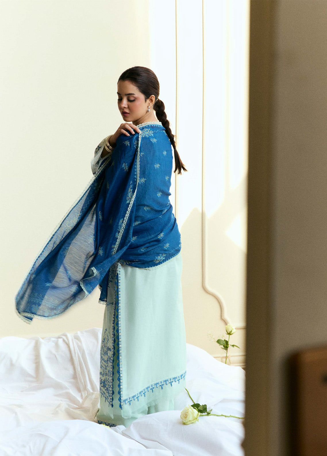 Coco By Zara Shahjahan Embroidered Lawn 3 Piece Unstitched Suit CZS25EE D-10 ISLE Coco By Zara Shahjahan Embroidered Lawn 3 Piece Unstitched Suit CZS25EE D-10 ISLE