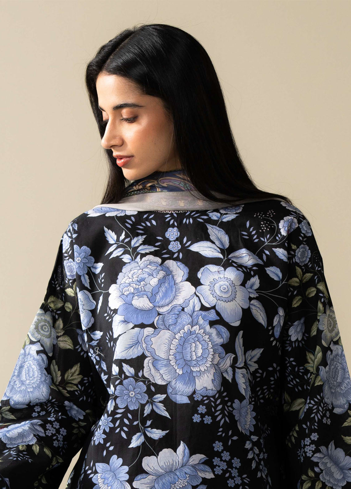 Coco By Zara Shahjahan Embroidered Lawn 3 Piece Unstitched Suit CZS25PSV3 D-10B EMIN Coco By Zara Shahjahan Embroidered Lawn 3 Piece Unstitched Suit CZS25PSV3 D-10B EMIN