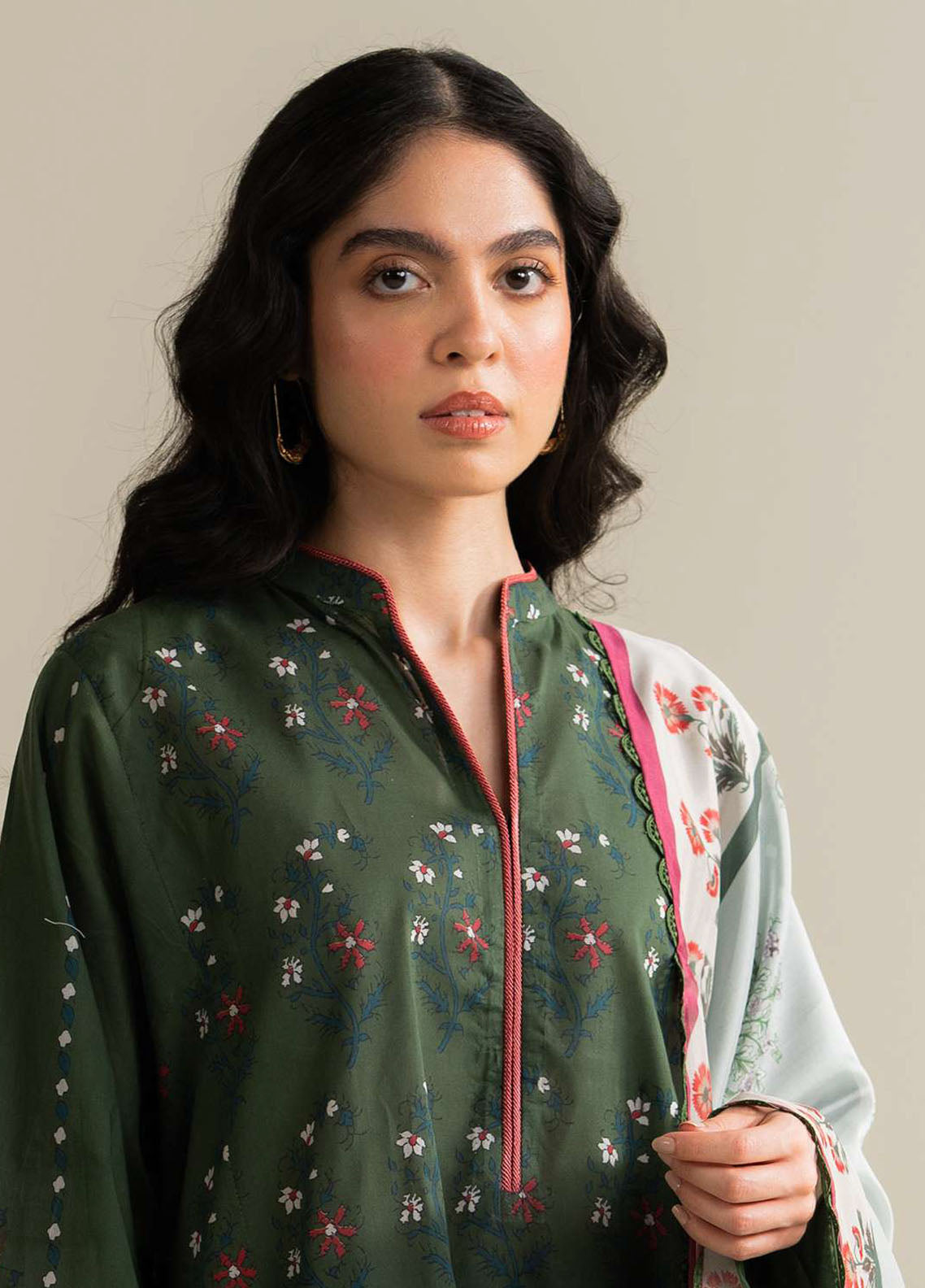 Coco By Zara Shahjahan Embroidered Lawn 3 Piece Unstitched Suit CZS25PSV3 D-3A TINSA Coco By Zara Shahjahan Embroidered Lawn 3 Piece Unstitched Suit CZS25PSV3 D-3A TINSA