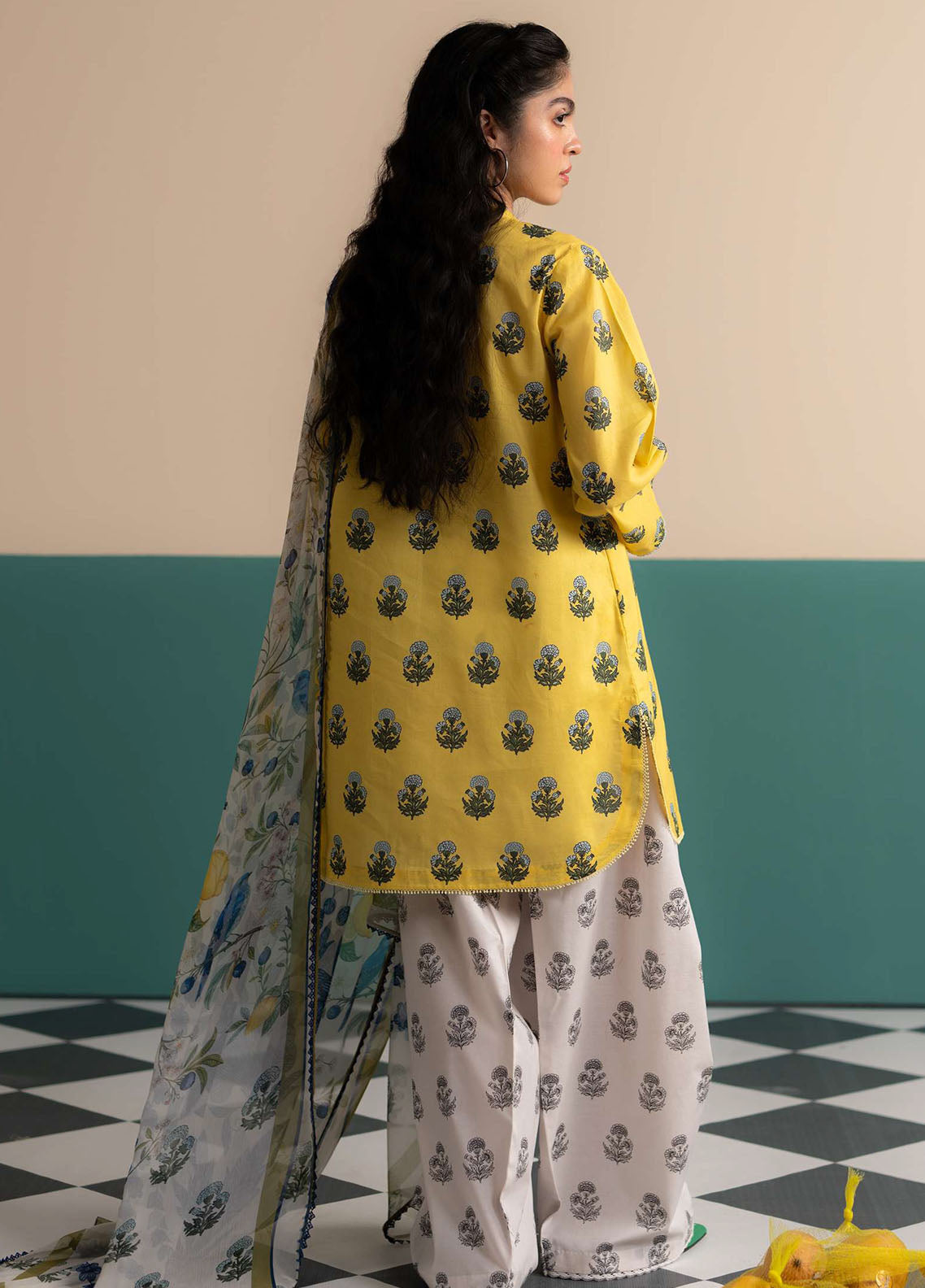 Coco By Zara Shahjahan Embroidered Lawn 3 Piece Unstitched Suit CZS25PSV3 D-4A ZOFI Coco By Zara Shahjahan Embroidered Lawn 3 Piece Unstitched Suit CZS25PSV3 D-4A ZOFI