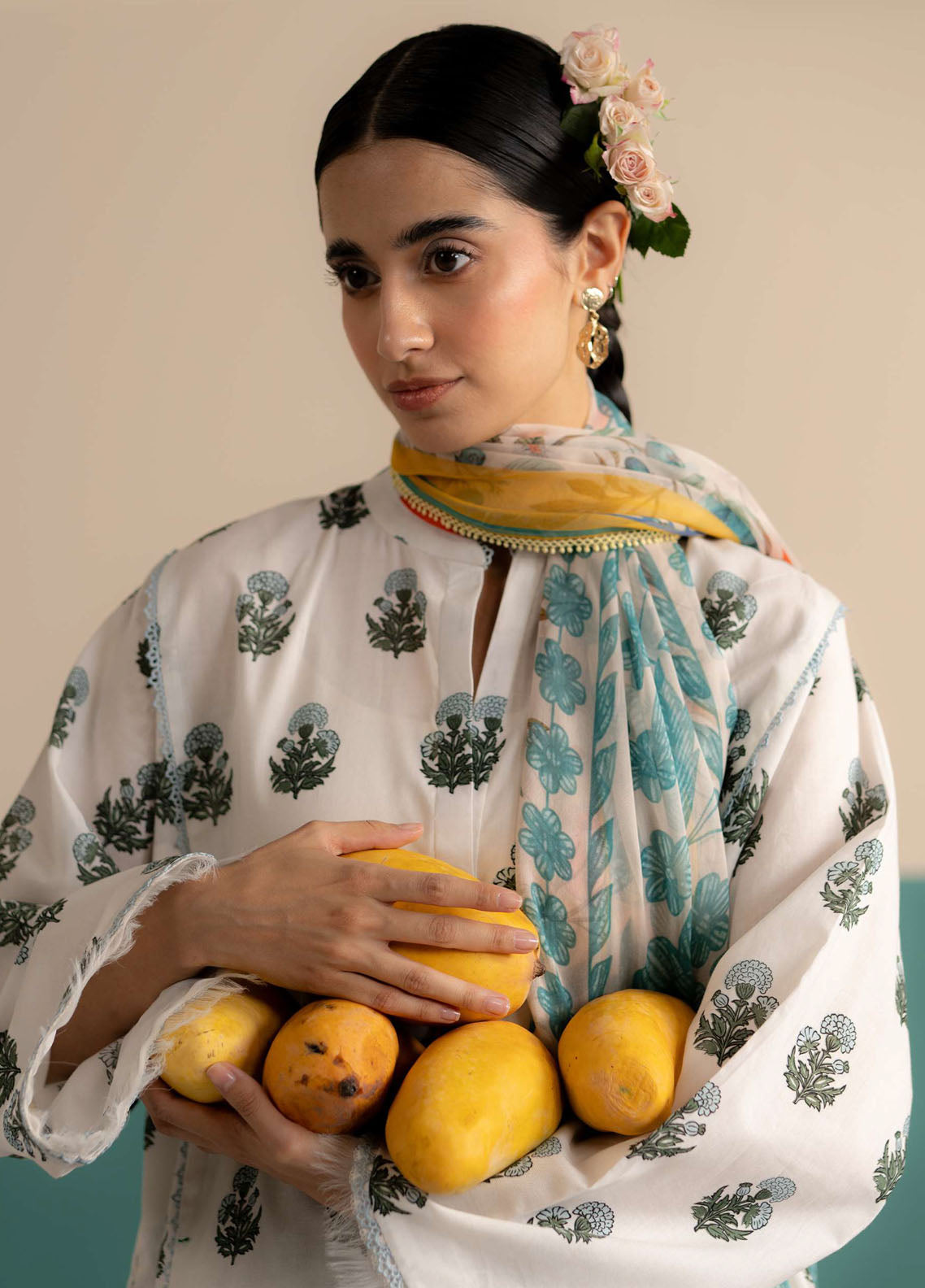 Coco By Zara Shahjahan Embroidered Lawn 3 Piece Unstitched Suit CZS25PSV3 D-4B ZOFI Coco By Zara Shahjahan Embroidered Lawn 3 Piece Unstitched Suit CZS25PSV3 D-4B ZOFI