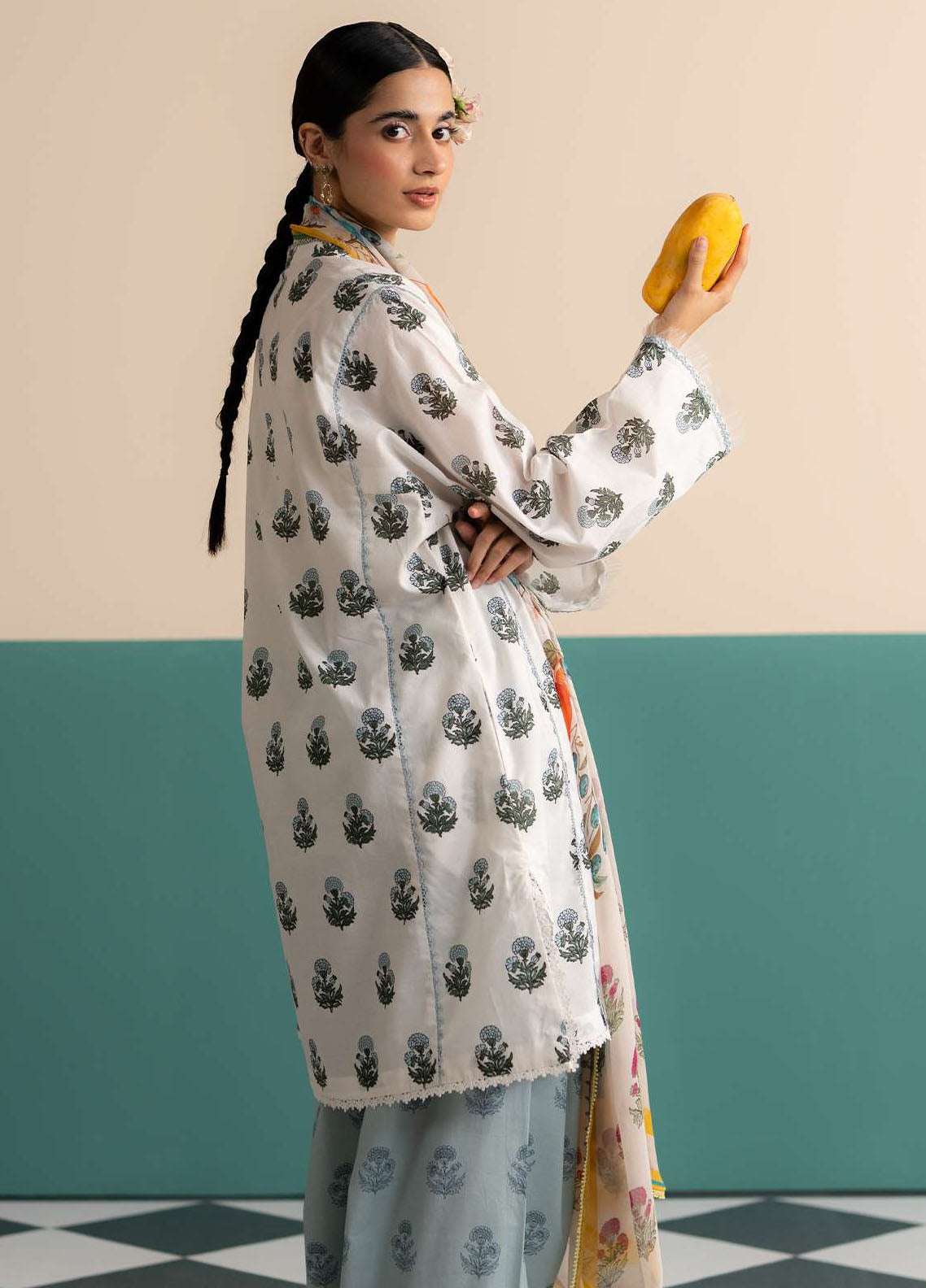 Coco By Zara Shahjahan Embroidered Lawn 3 Piece Unstitched Suit CZS25PSV3 D-4B ZOFI Coco By Zara Shahjahan Embroidered Lawn 3 Piece Unstitched Suit CZS25PSV3 D-4B ZOFI