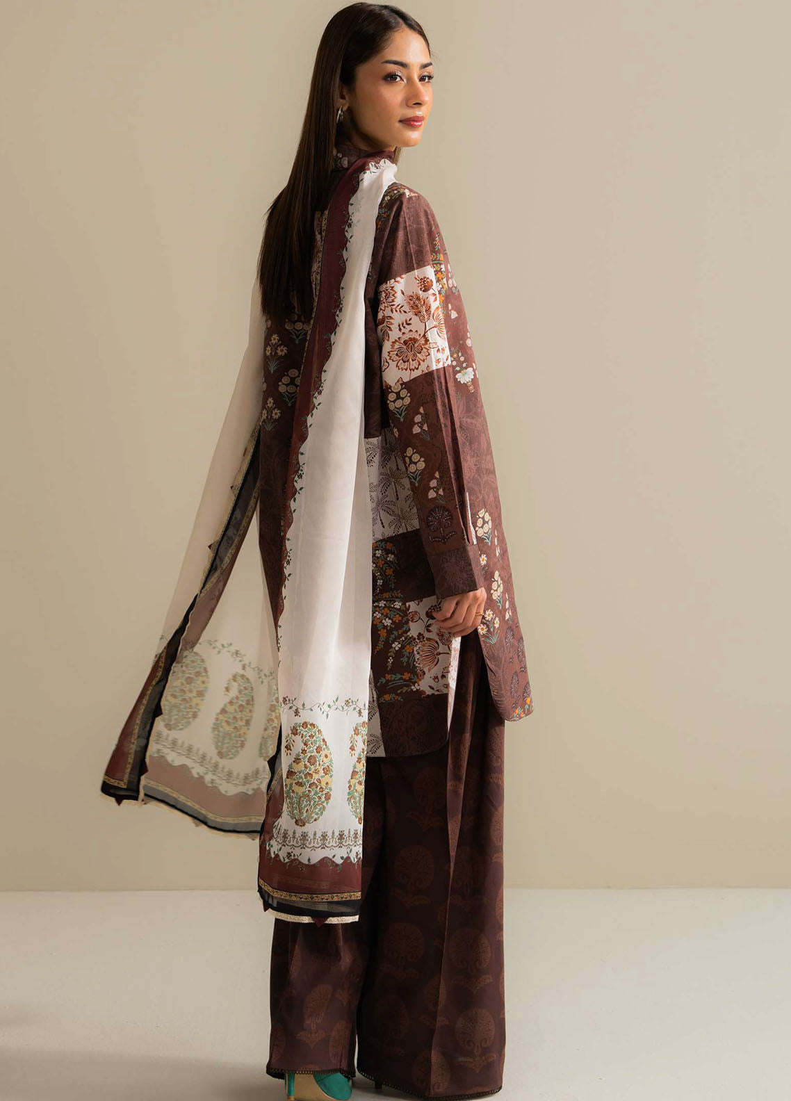 Coco By Zara Shahjahan Embroidered Lawn 3 Piece Unstitched Suit CZS25PSV3 D-5B MEVI Coco By Zara Shahjahan Embroidered Lawn 3 Piece Unstitched Suit CZS25PSV3 D-5B MEVI