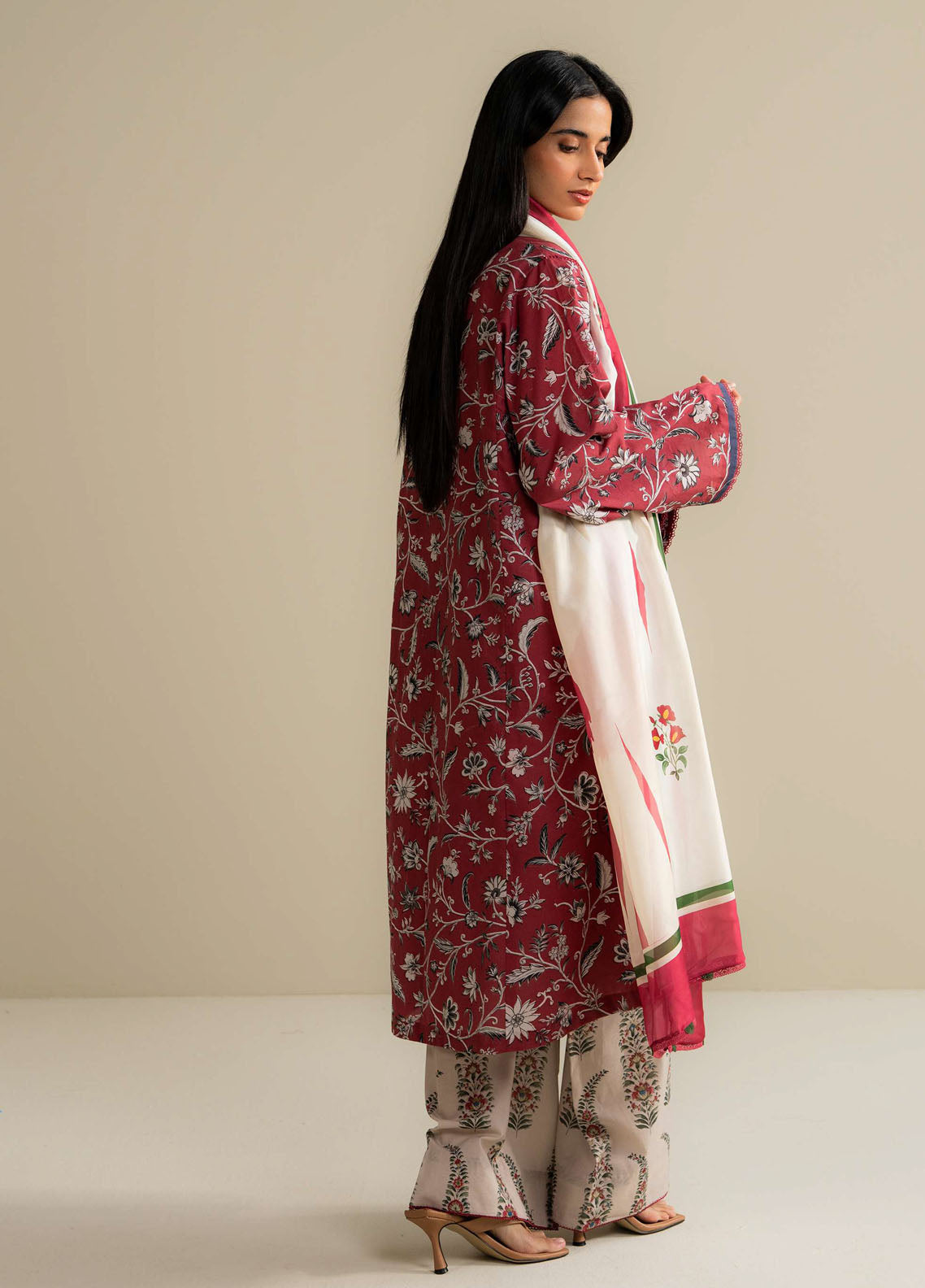 Coco By Zara Shahjahan Embroidered Lawn 3 Piece Unstitched Suit CZS25PSV3 D-7A LIORÉ Coco By Zara Shahjahan Embroidered Lawn 3 Piece Unstitched Suit CZS25PSV3 D-7A LIORÉ