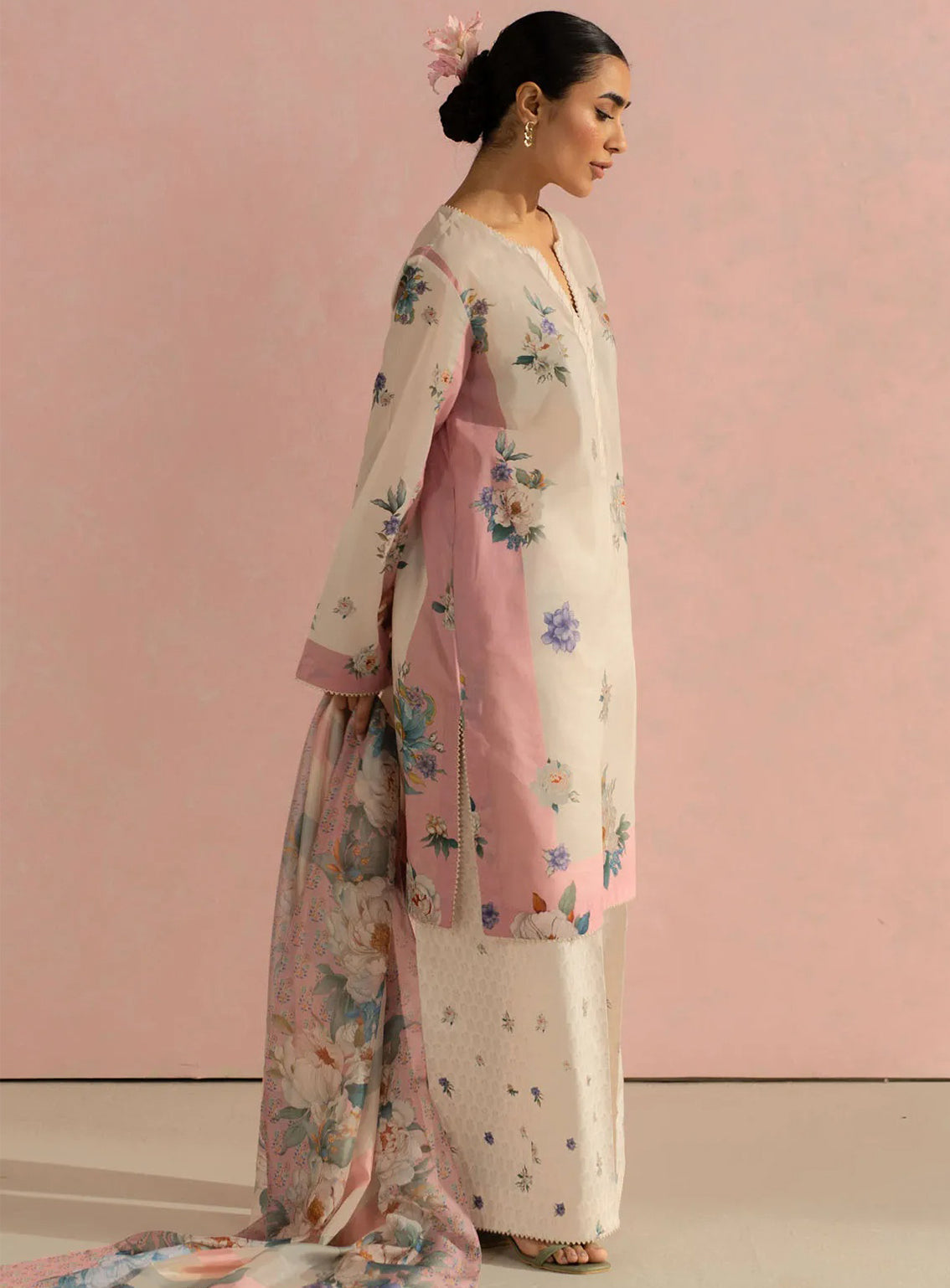 Coco By Zara Shahjahan Printed Lawn 3 Piece Unstitched Suit CZS25P D-2B SOFIA Coco By Zara Shahjahan Printed Lawn 3 Piece Unstitched Suit CZS25P D-2B SOFIA