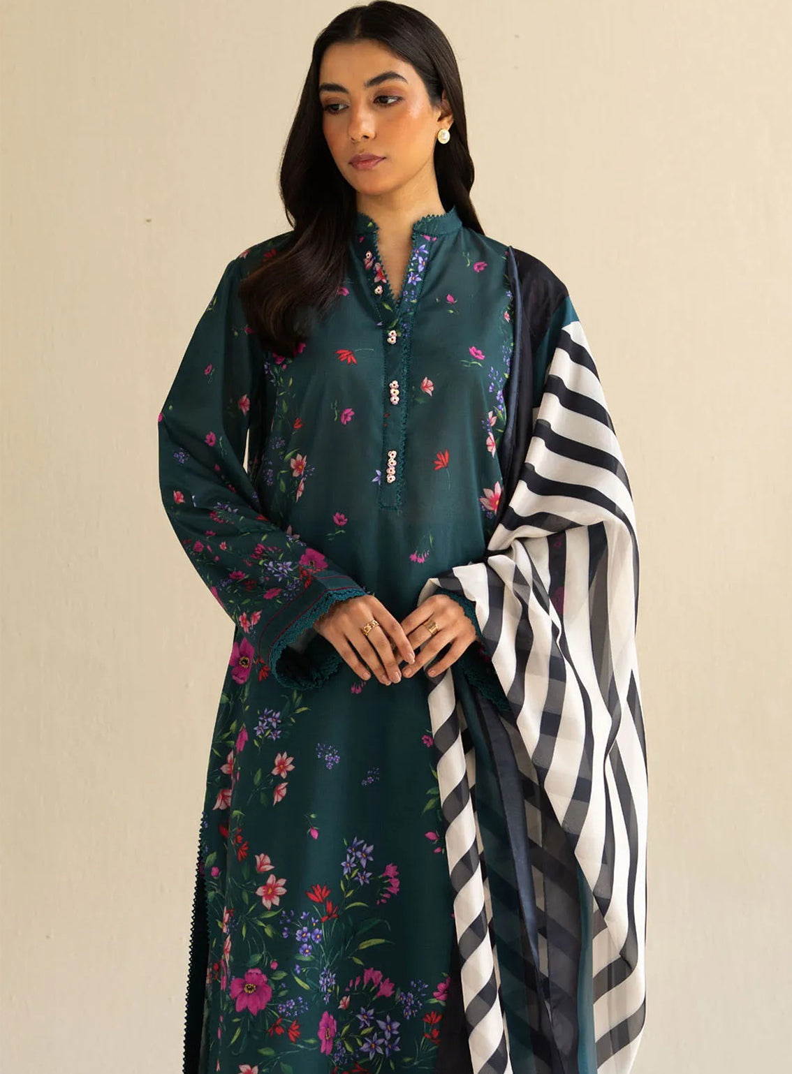 Coco By Zara Shahjahan Printed Lawn 3 Piece Unstitched Suit CZS25P D-4A REENA Coco By Zara Shahjahan Printed Lawn 3 Piece Unstitched Suit CZS25P D-4A REENA